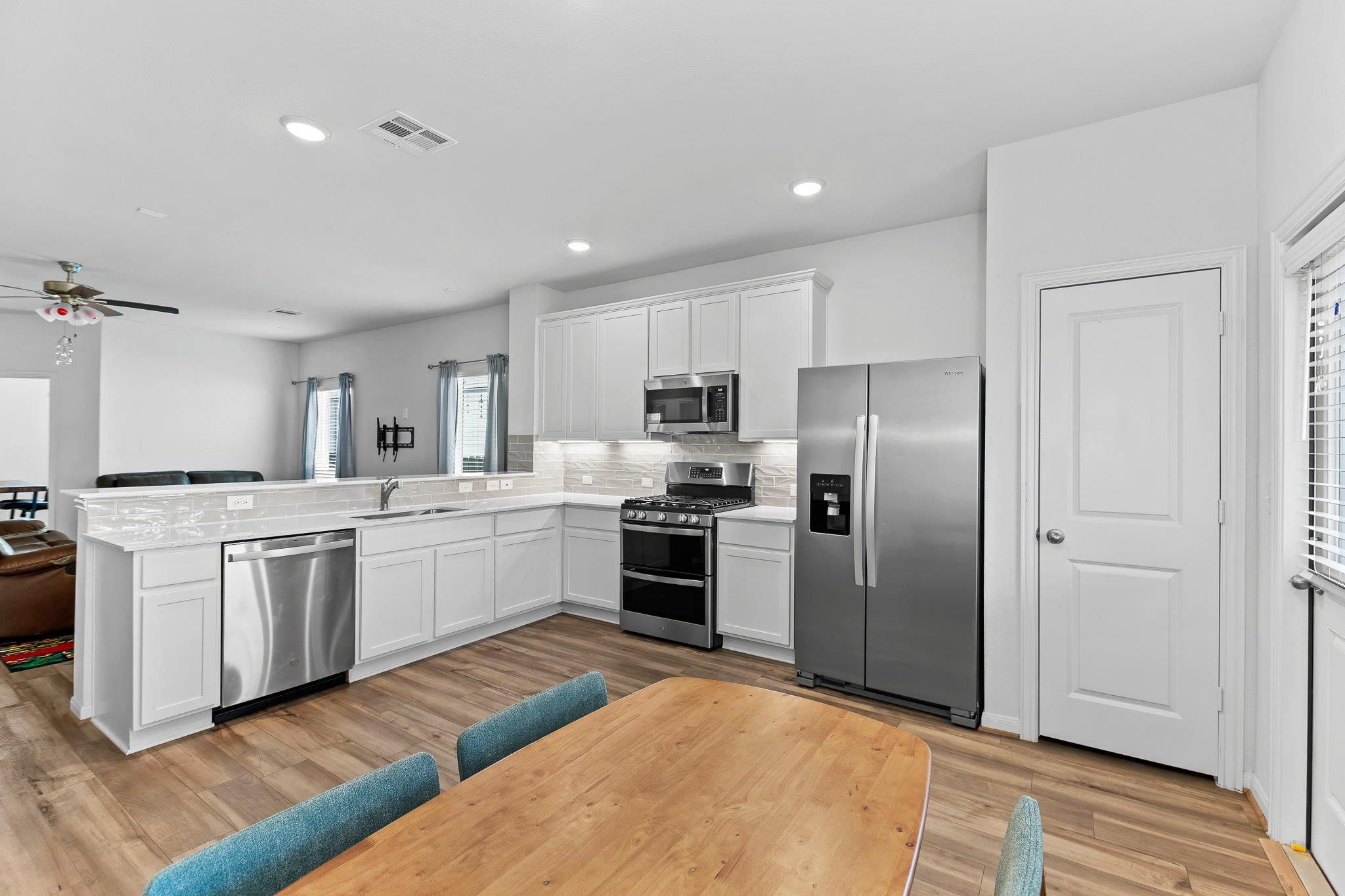 216 Blue Hibiscus Dr, Liberty Hill, TX 78642