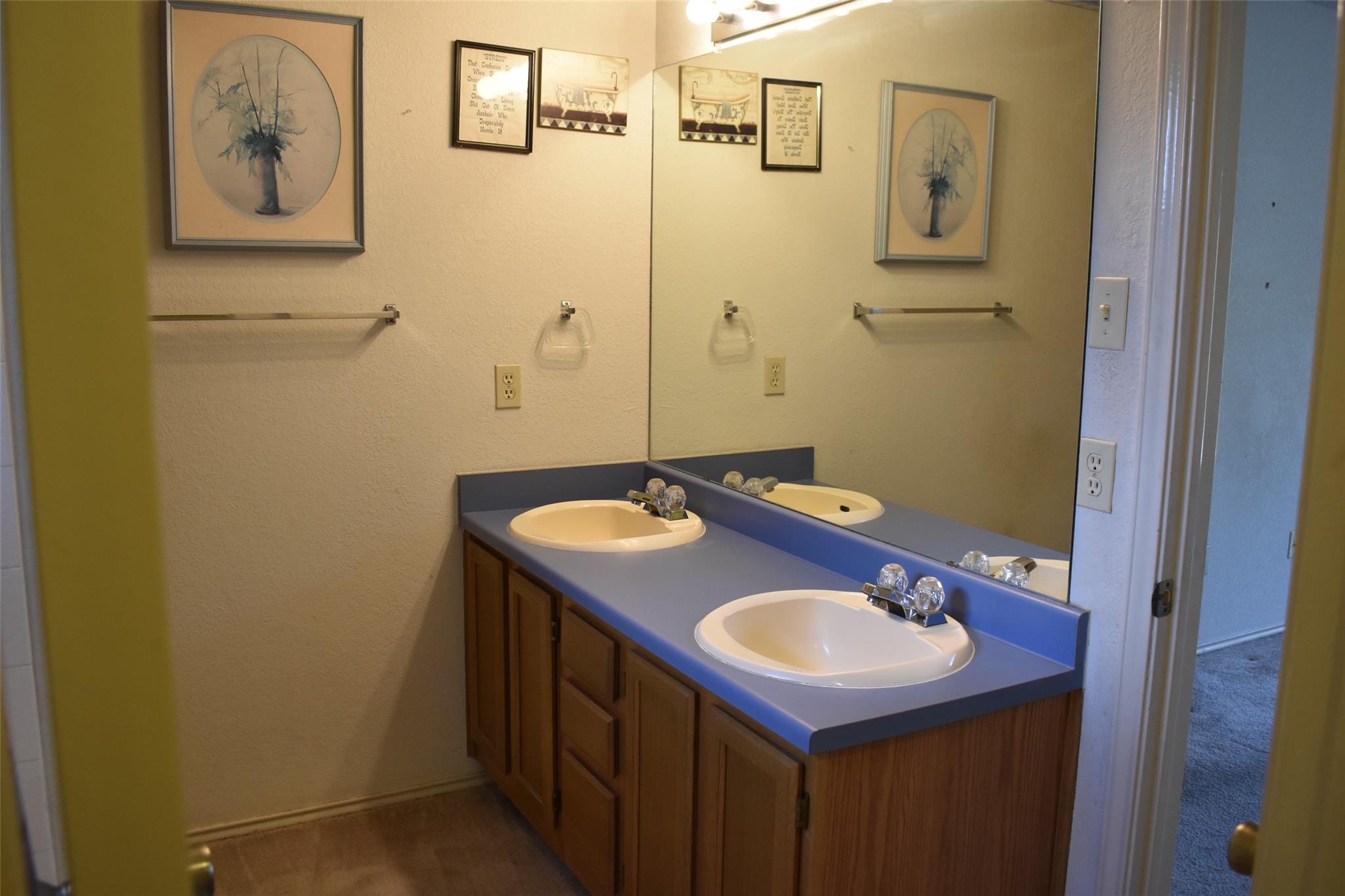 911 Tayside Dr, Pflugerville, TX 78660