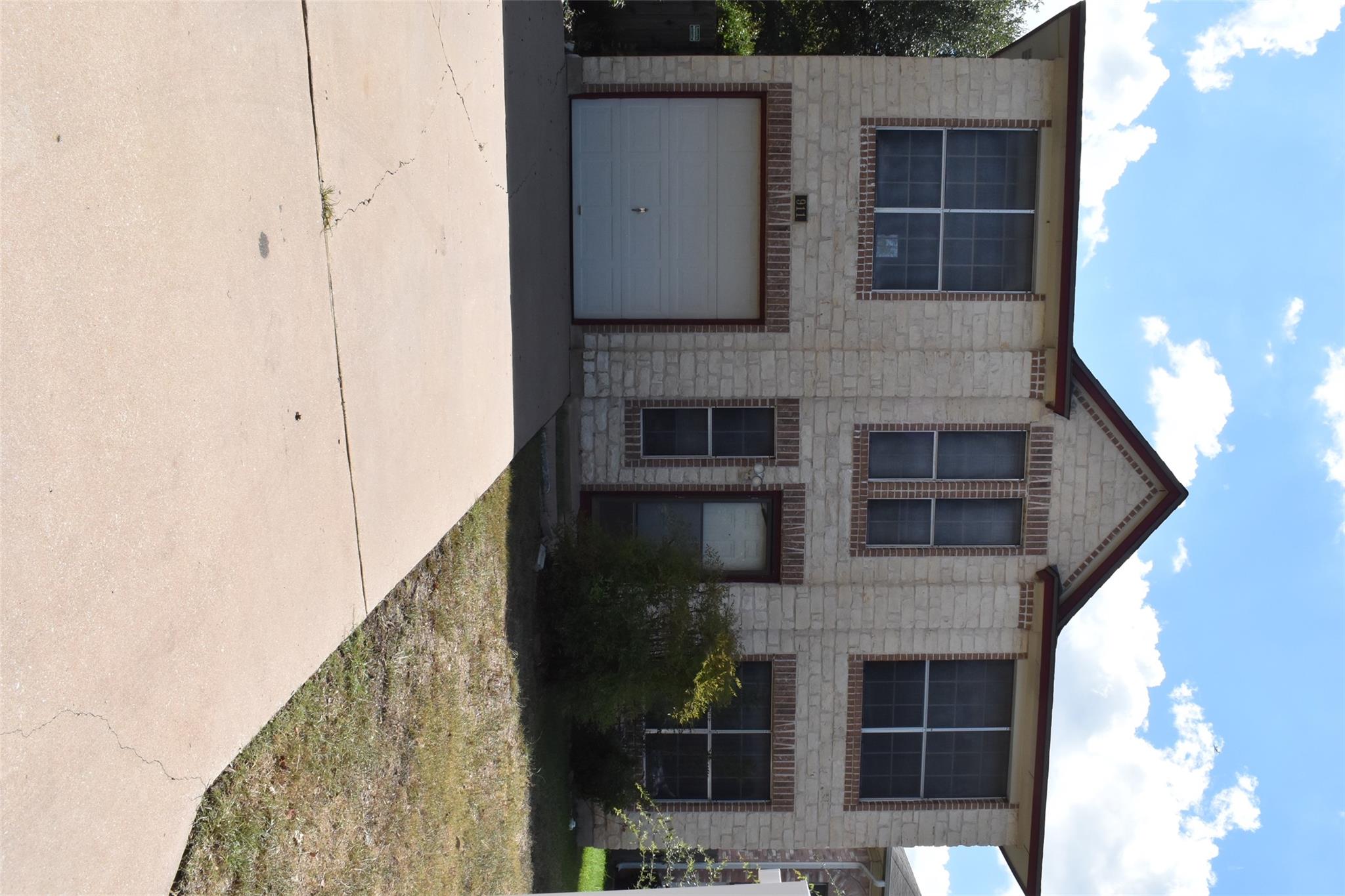 911 Tayside Dr, Pflugerville, TX 78660