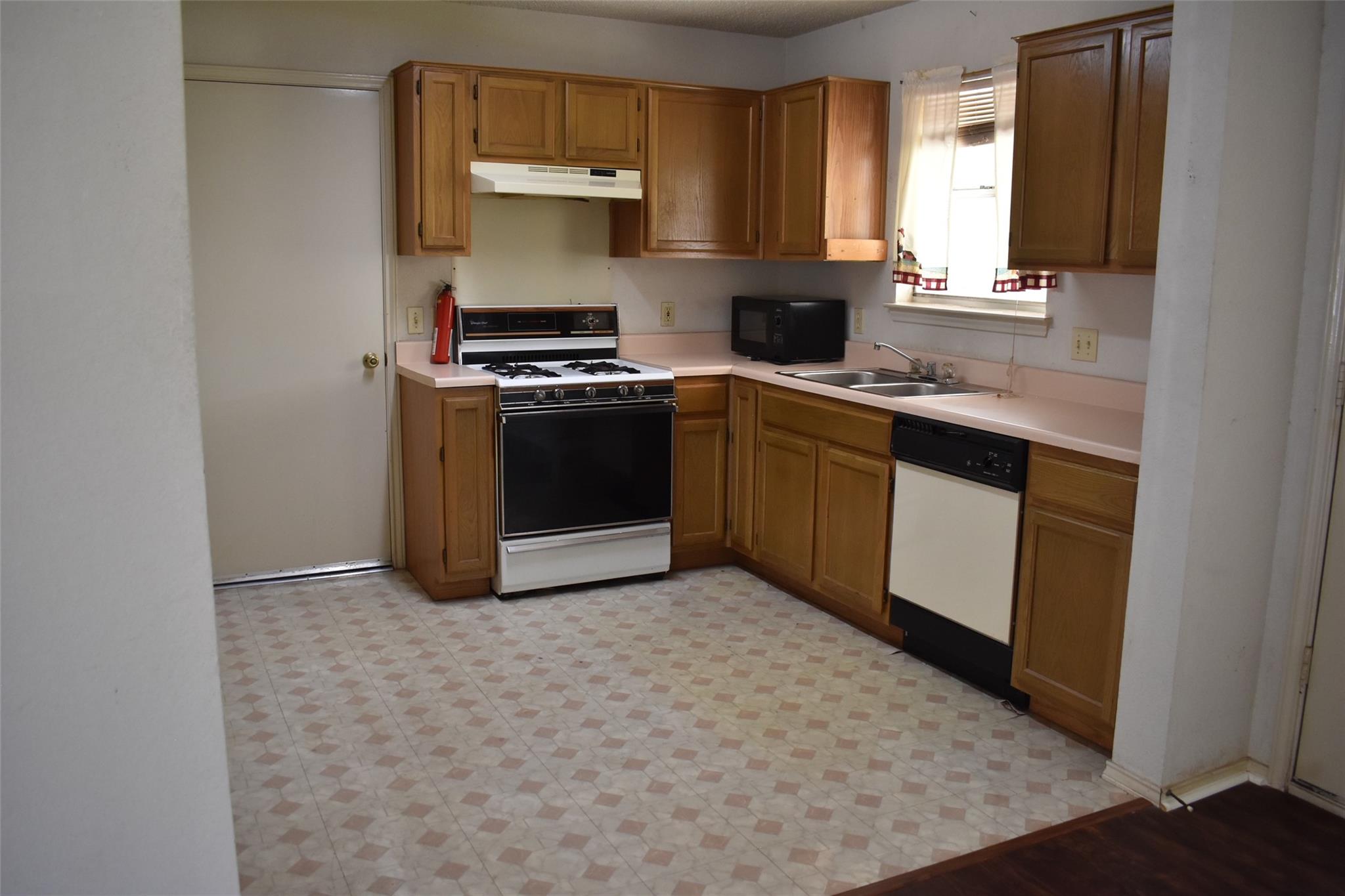 911 Tayside Dr, Pflugerville, TX 78660