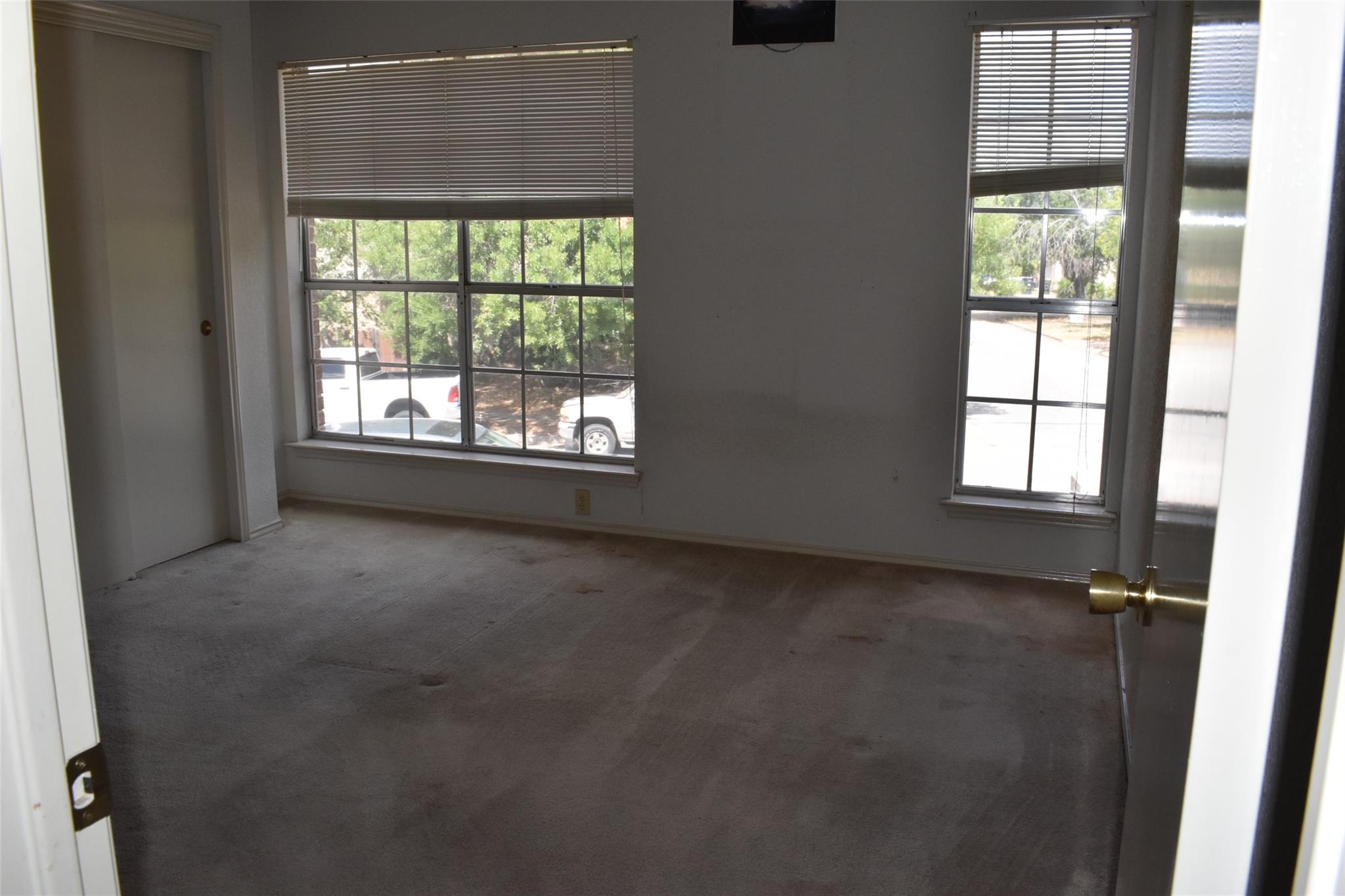 911 Tayside Dr, Pflugerville, TX 78660