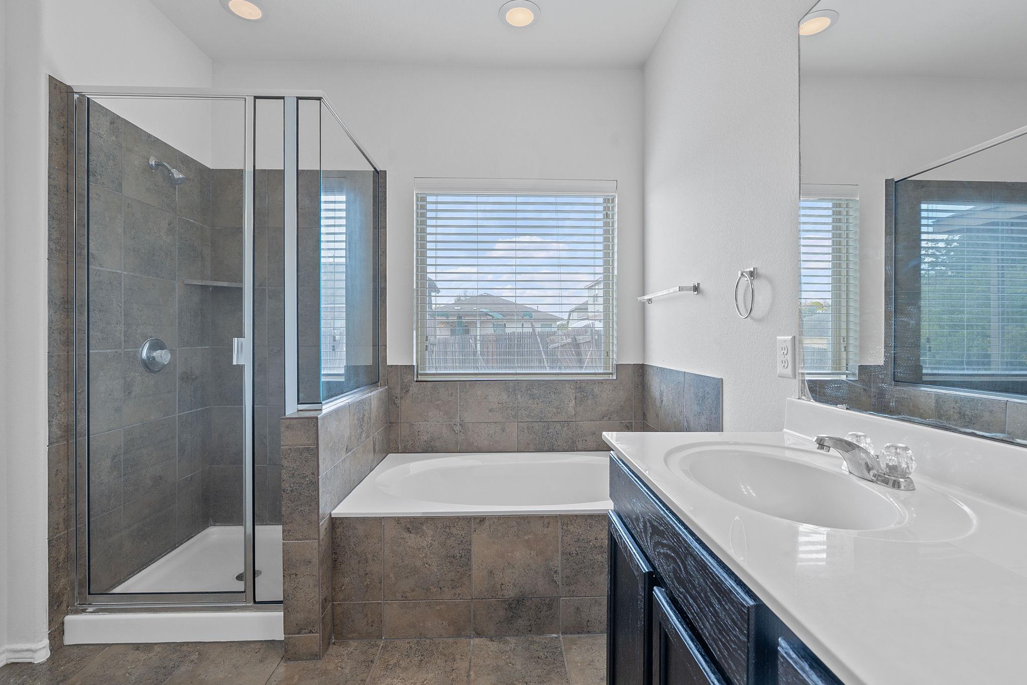 579 Dragon Ridge Rd, Buda, TX 78610