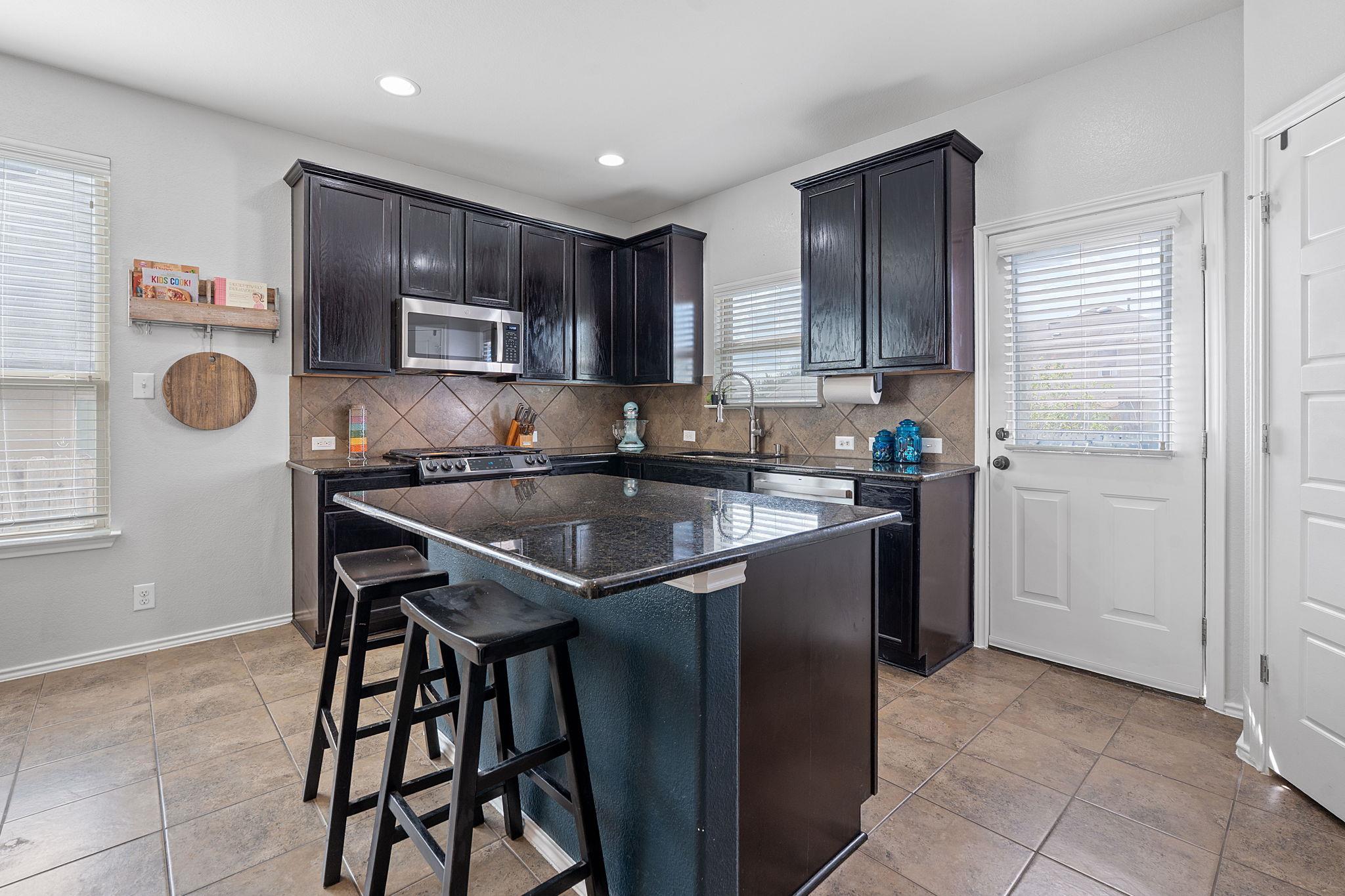 579 Dragon Ridge Rd, Buda, TX 78610