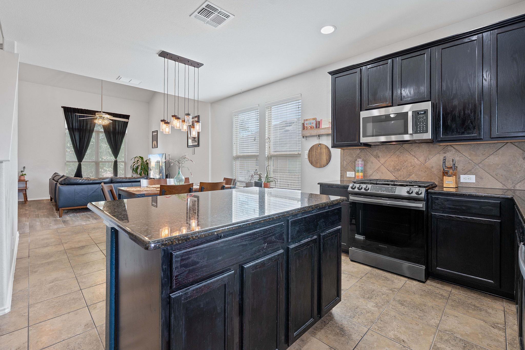 579 Dragon Ridge Rd, Buda, TX 78610