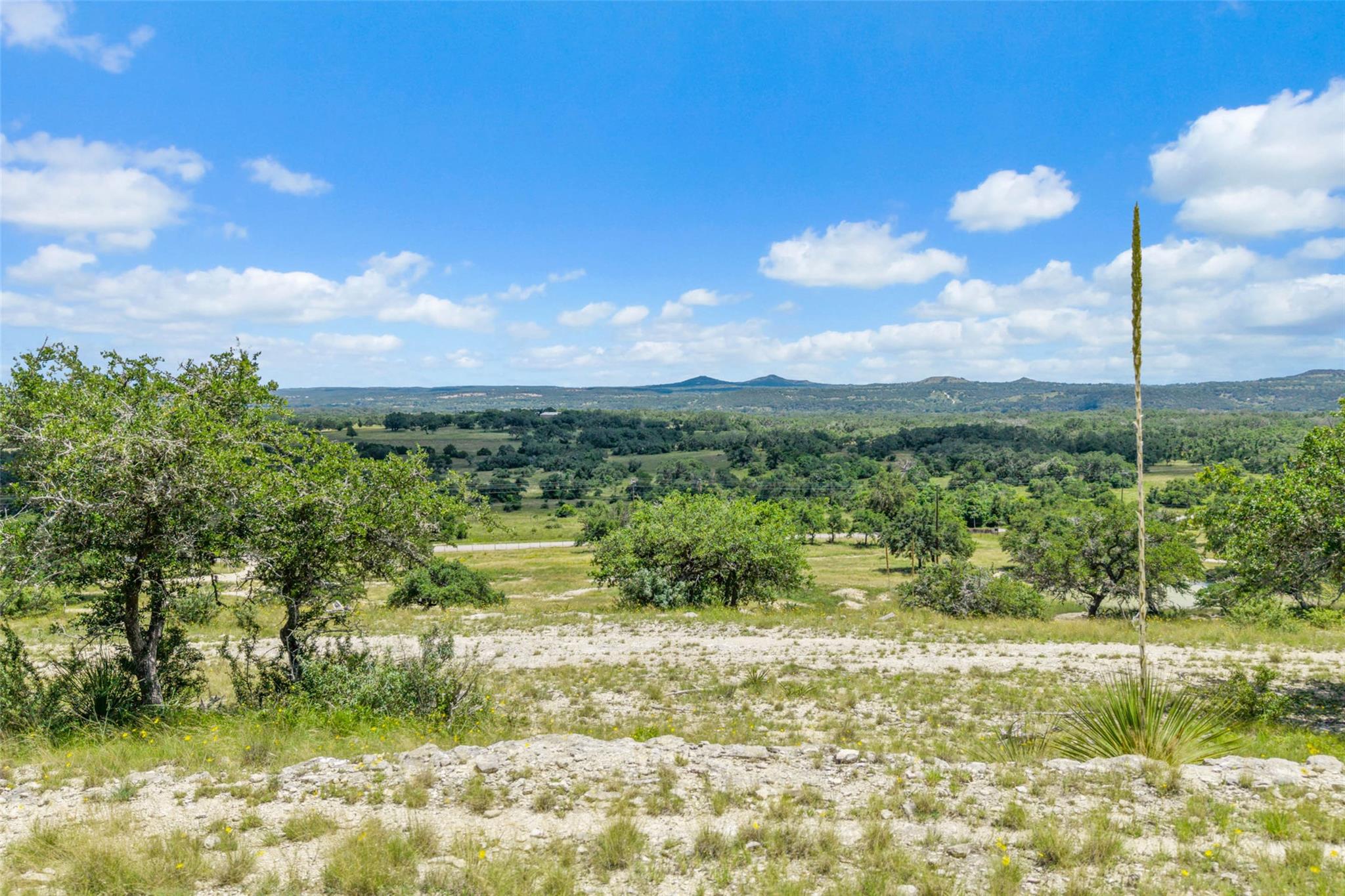 5434 Kendalia Rd, Blanco, TX 78606