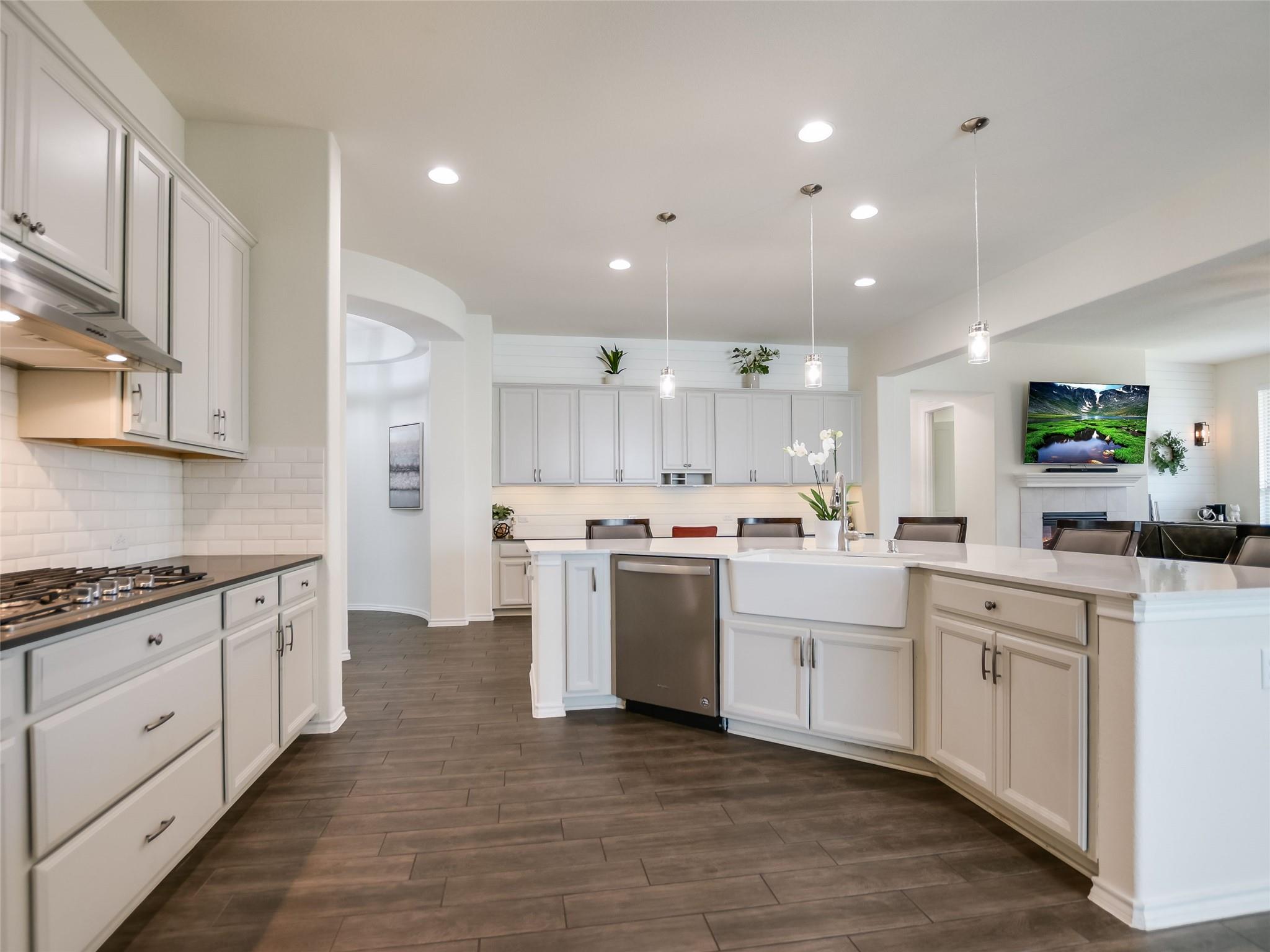 614 Stone River Dr, Austin, TX 78737