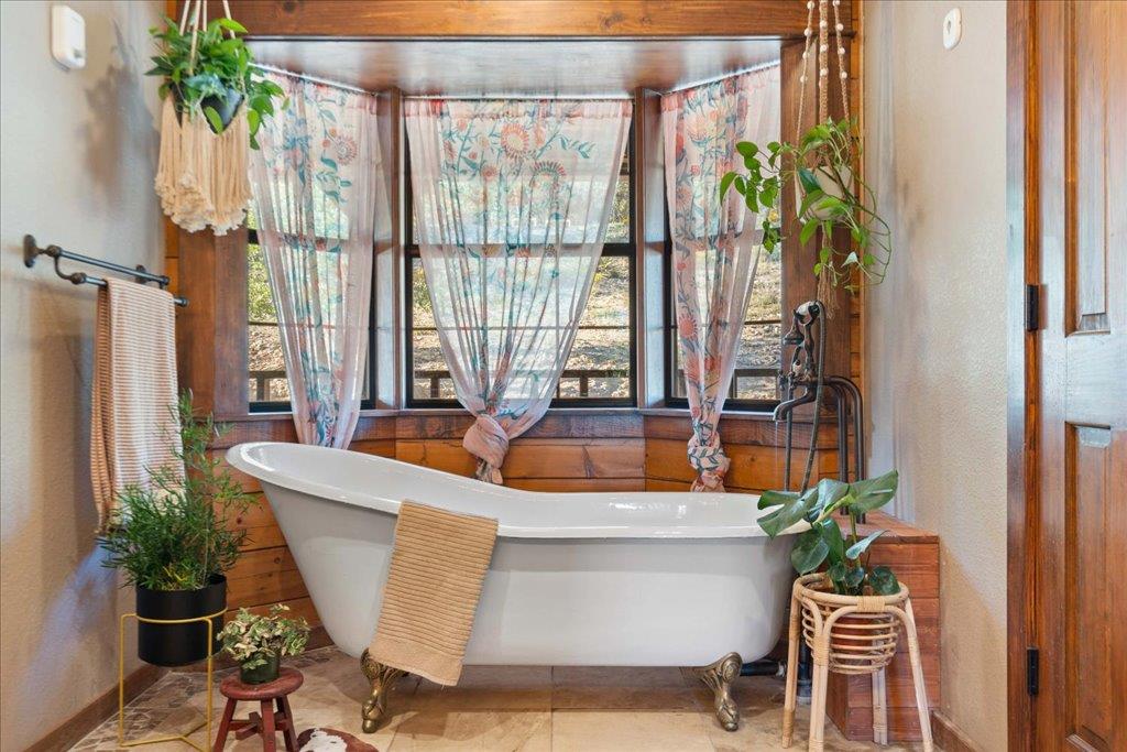 19801 Adrian Way, Jonestown, TX 78645