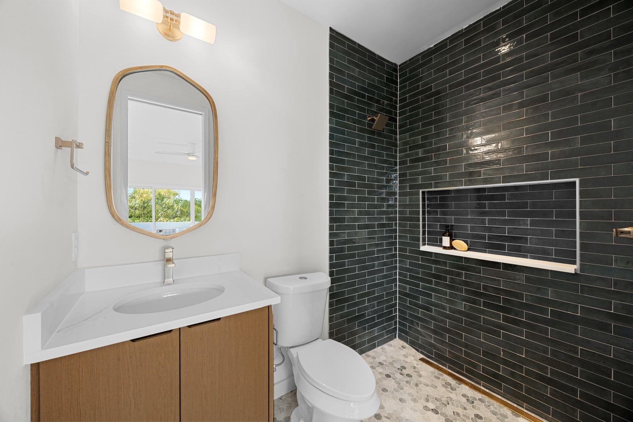 1175 Navasota St # 2, Austin, TX 78702