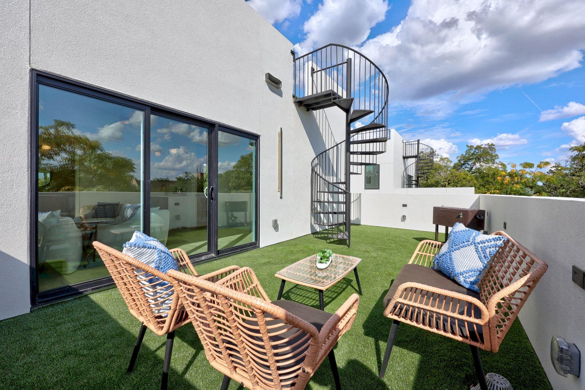 1175 Navasota St # 2, Austin, TX 78702