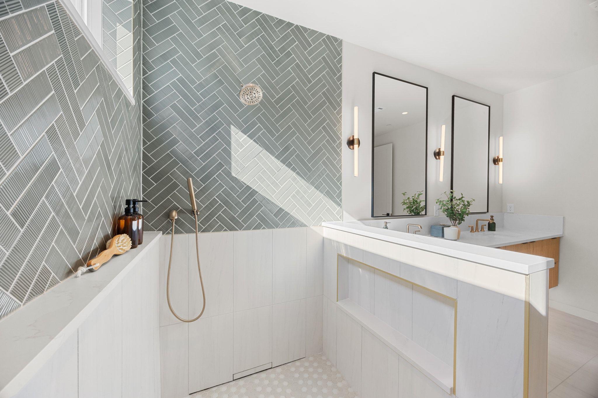 1175 Navasota St # 2, Austin, TX 78702