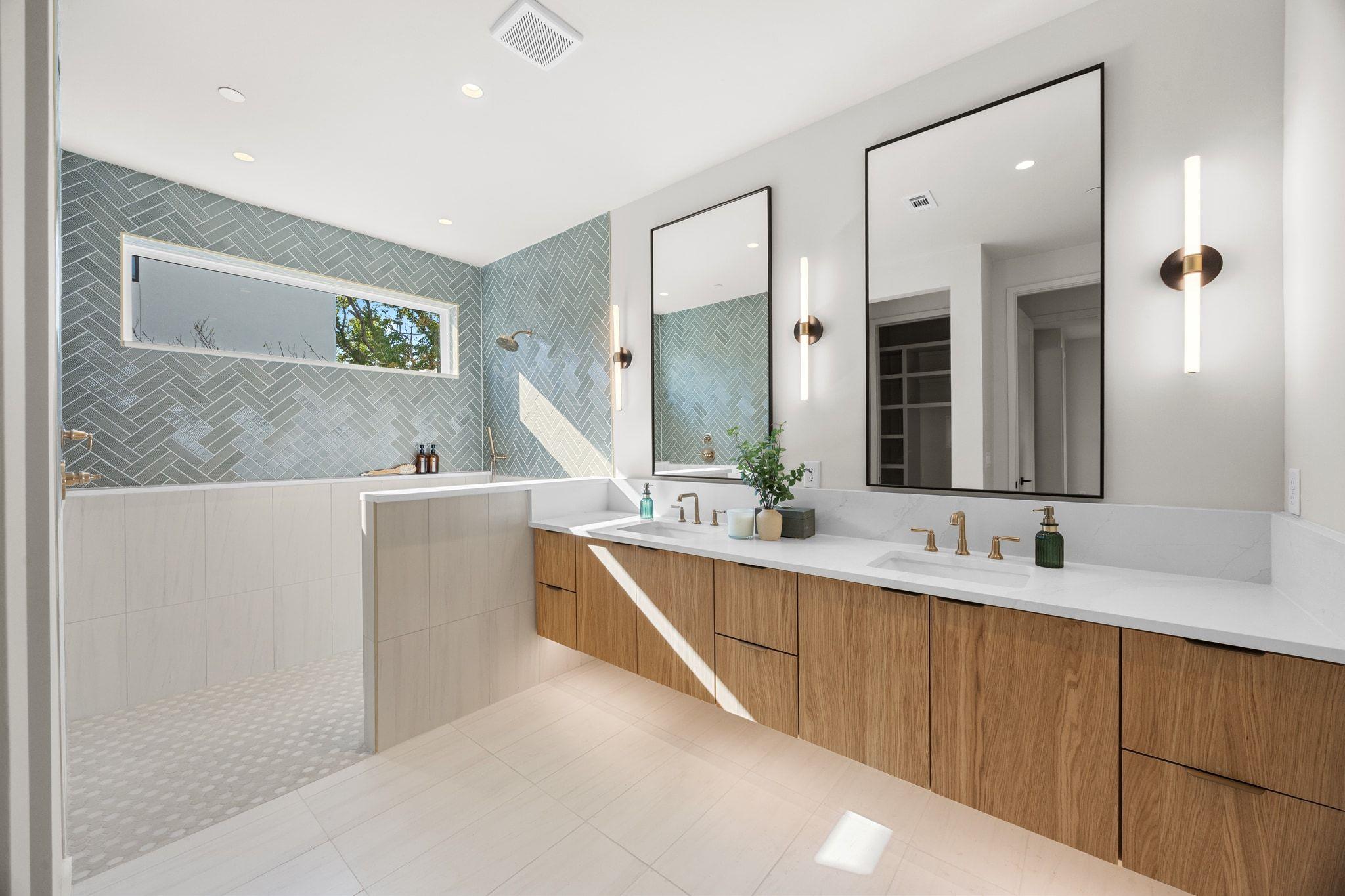 1175 Navasota St # 2, Austin, TX 78702