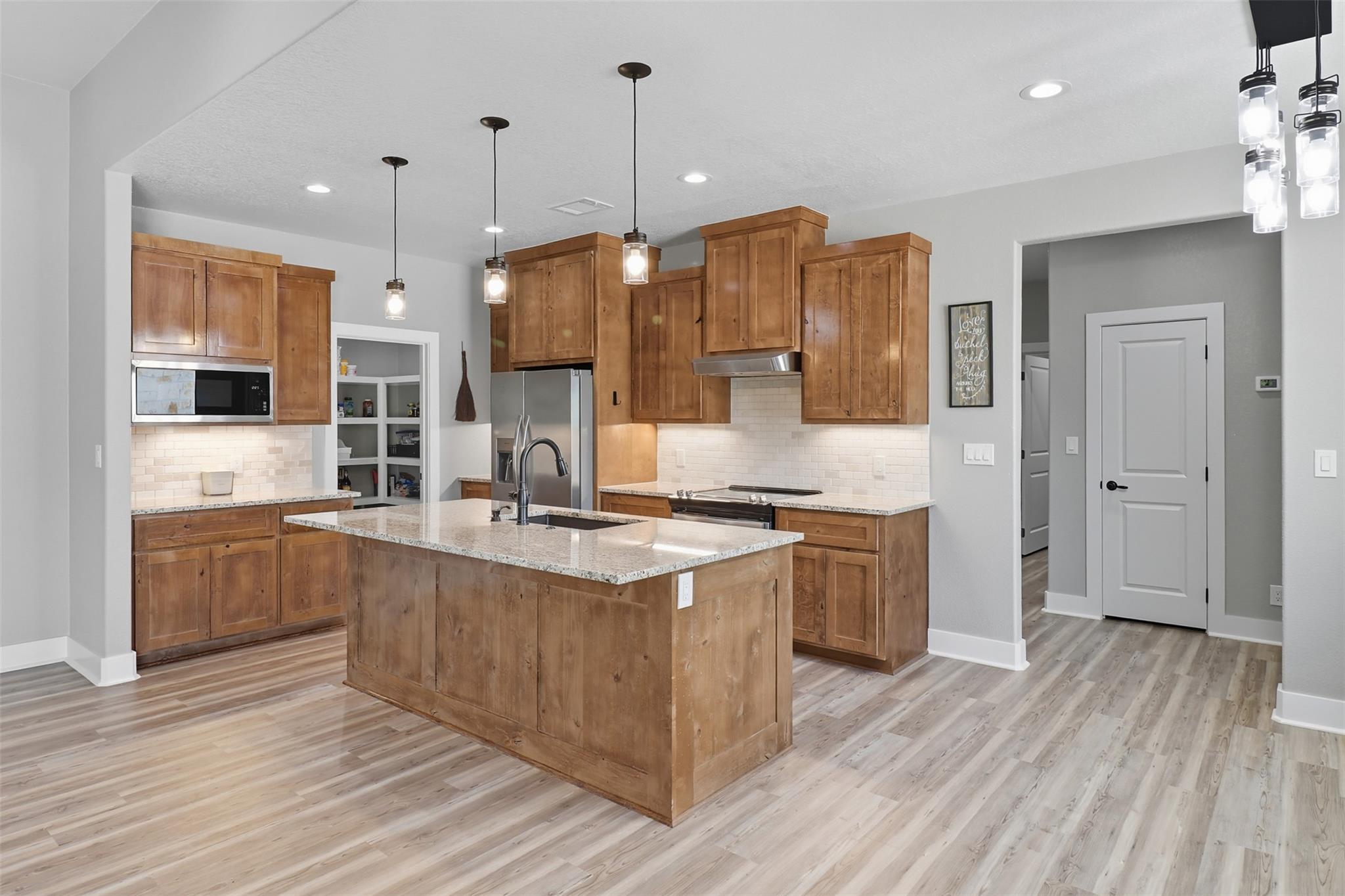 214 Oak Grove Pkwy, Kingsland, TX 78639