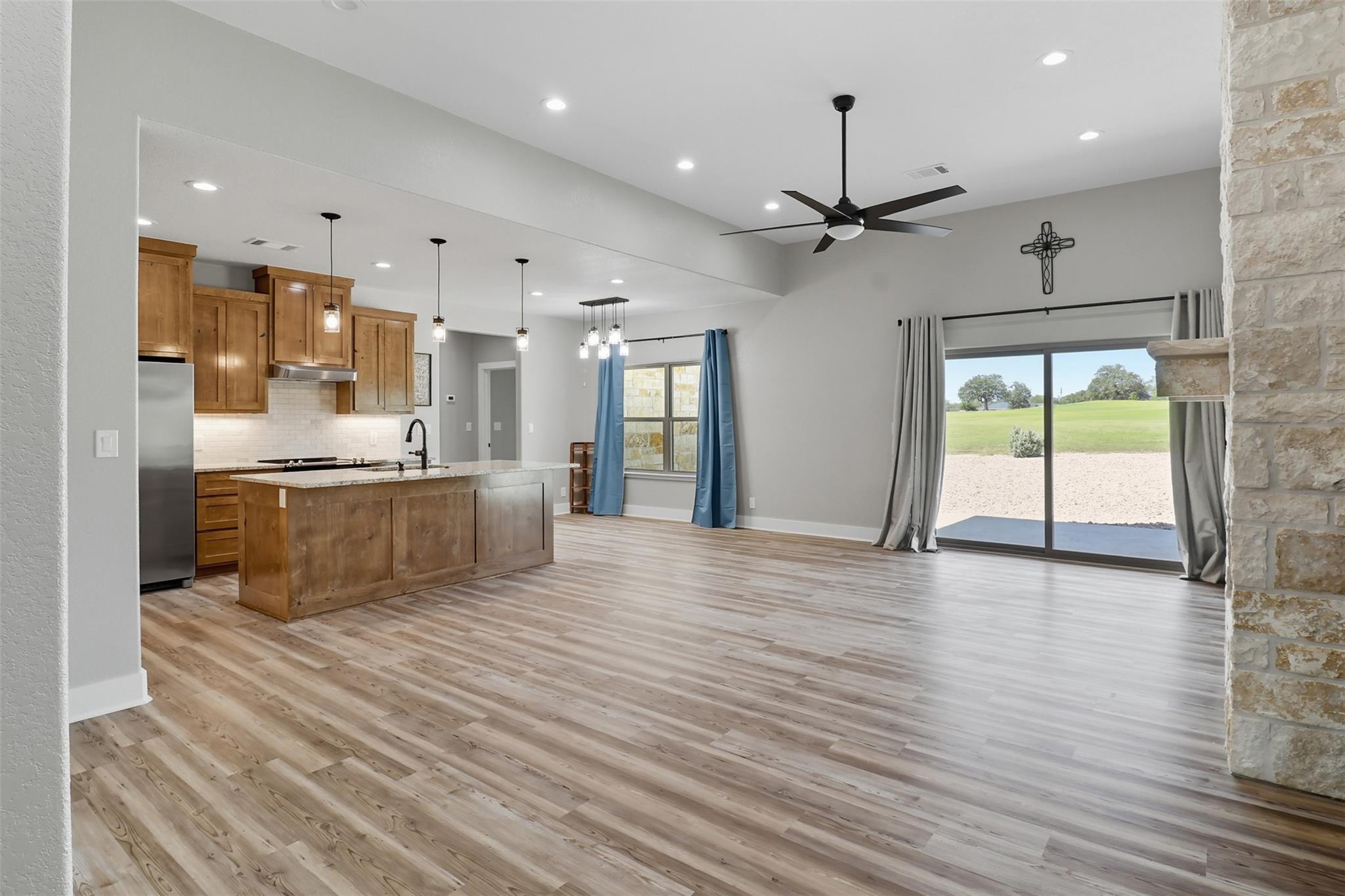 214 Oak Grove Pkwy, Kingsland, TX 78639