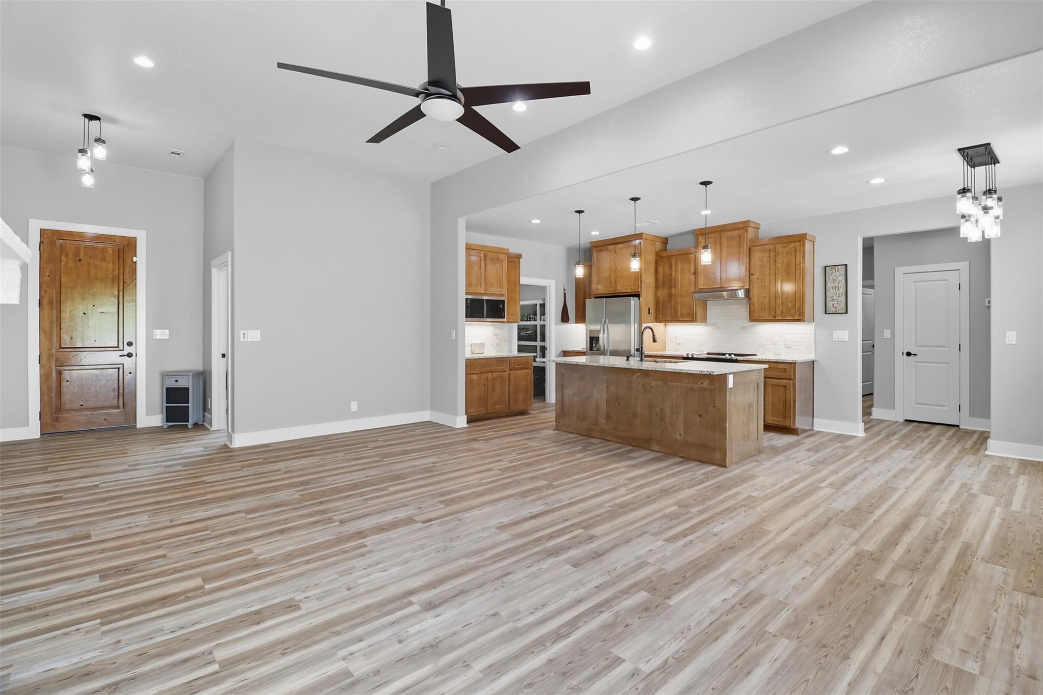 214 Oak Grove Pkwy, Kingsland, TX 78639