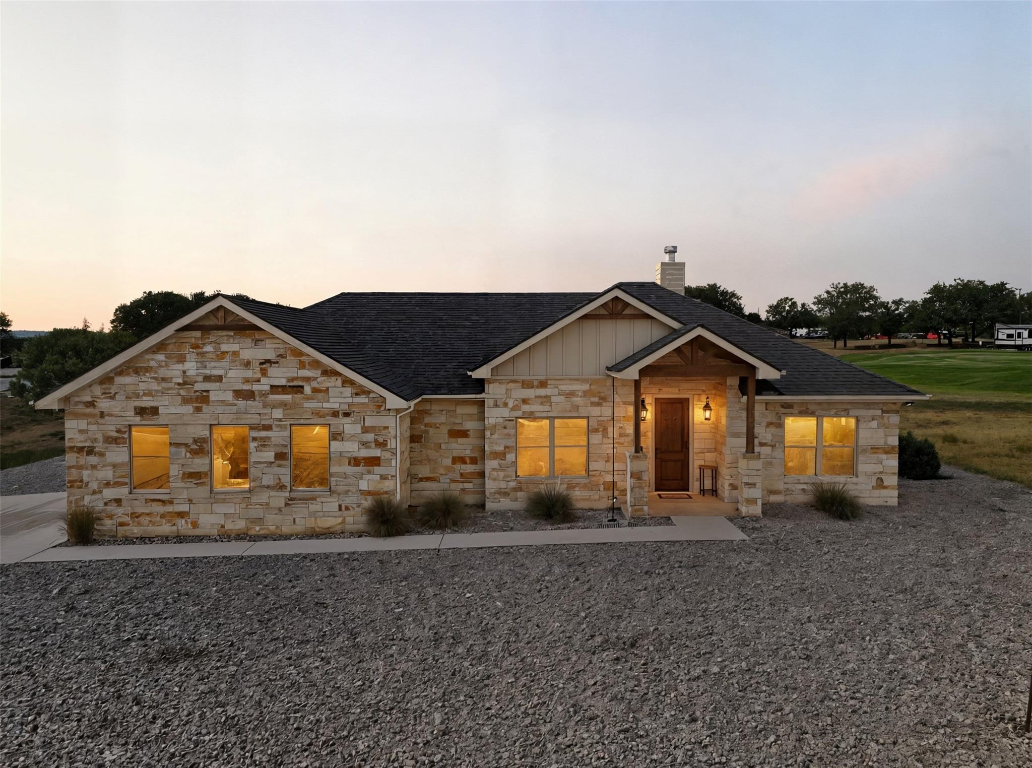 214 Oak Grove Pkwy, Kingsland, TX 78639