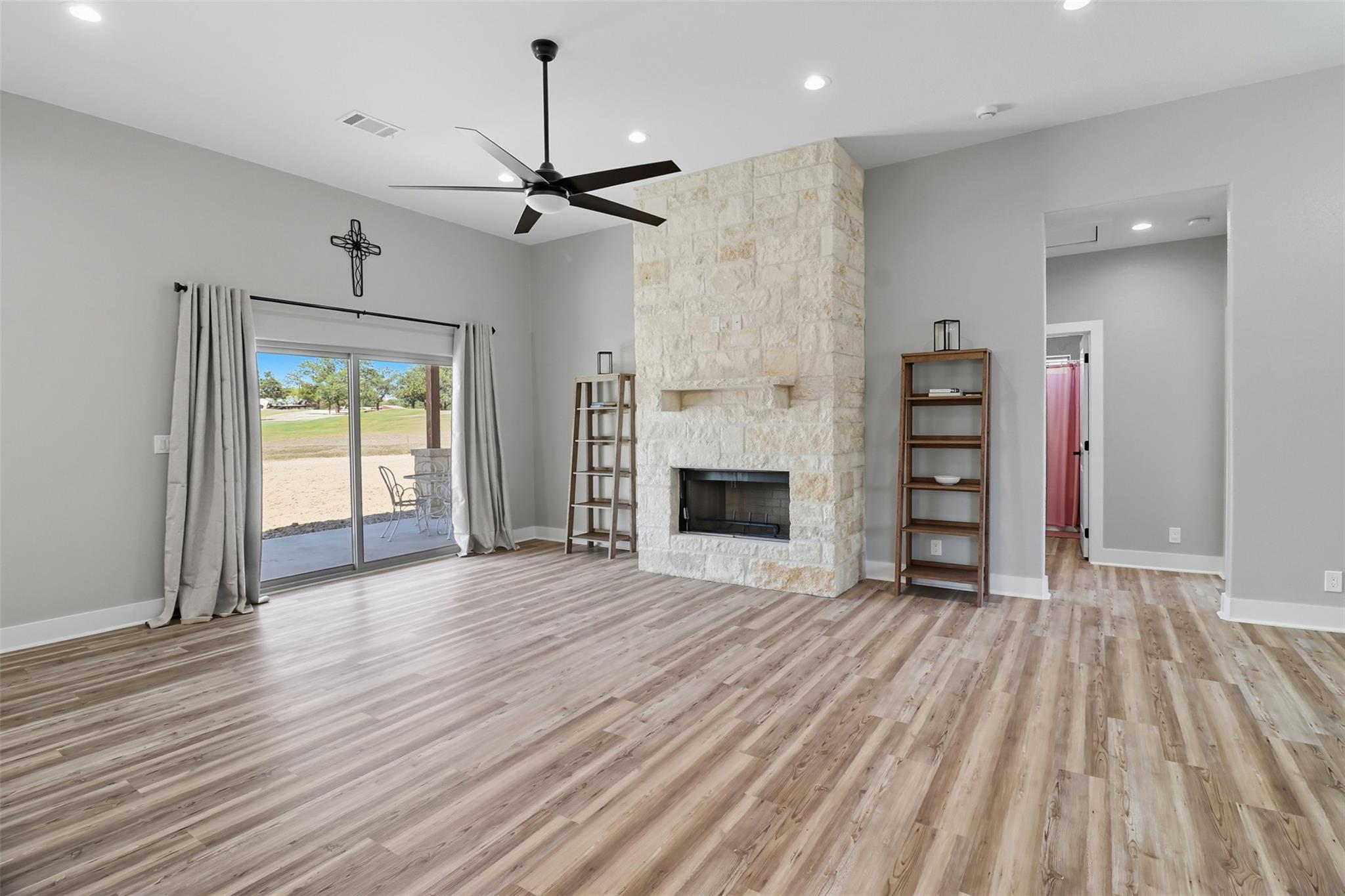 214 Oak Grove Pkwy, Kingsland, TX 78639