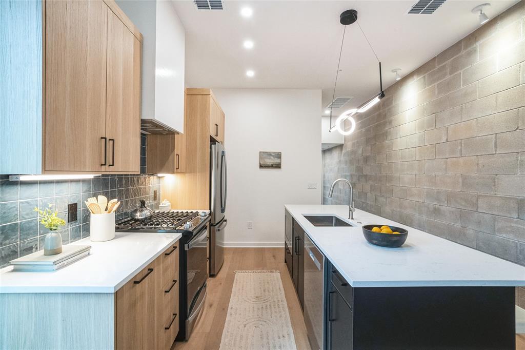 700 Denson Dr # 1102, Austin, TX 78752