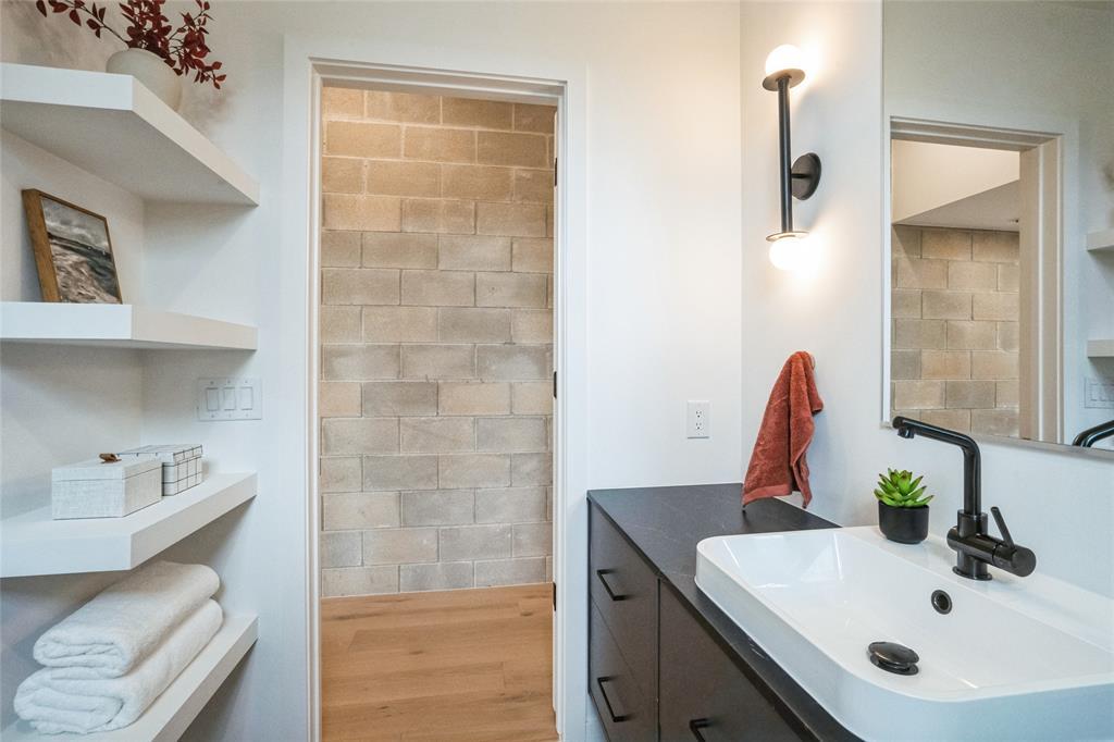 700 Denson Dr # 1102, Austin, TX 78752