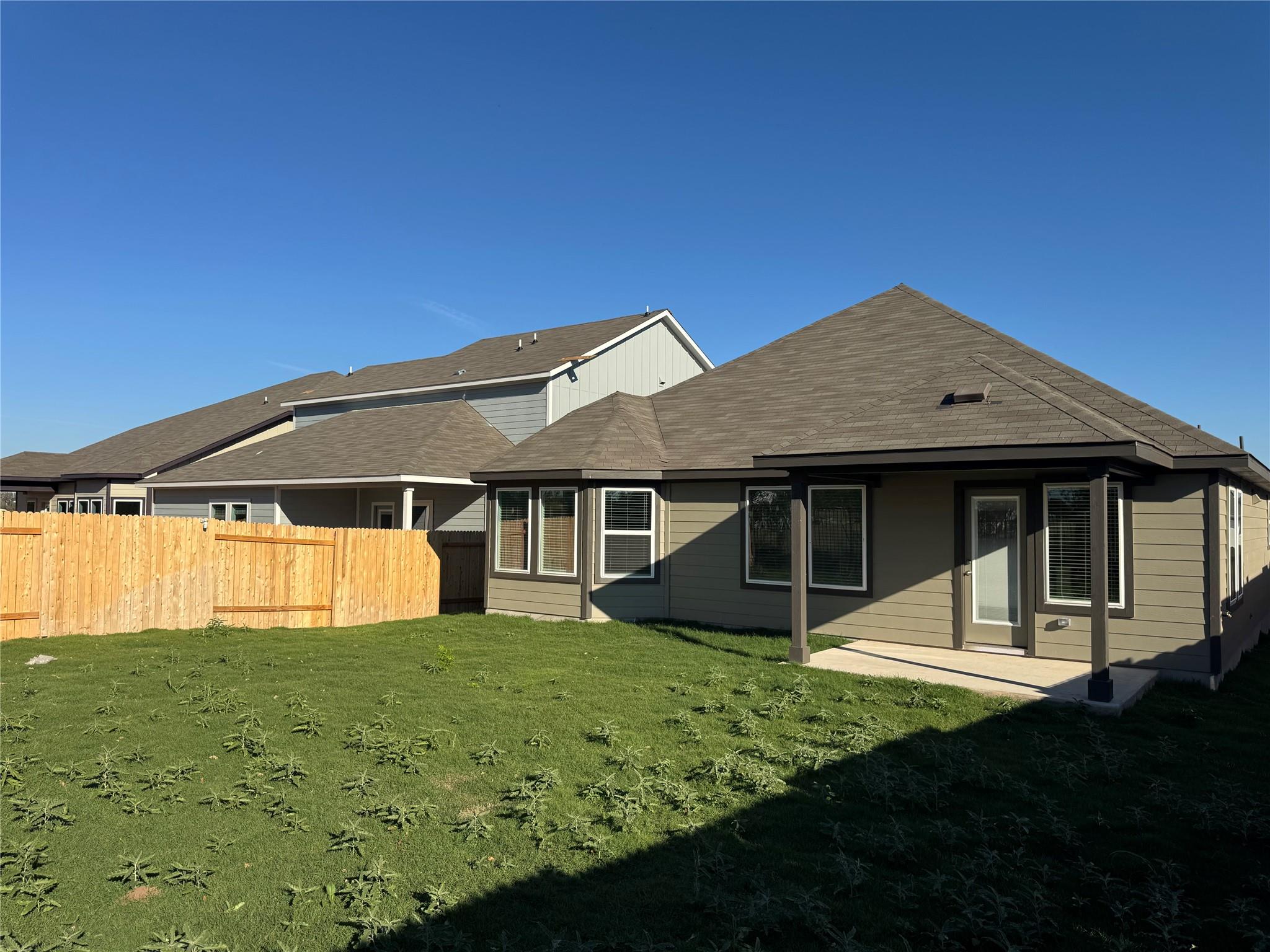 196 Coopers Hawk Crst, Cedar Creek, TX 78612