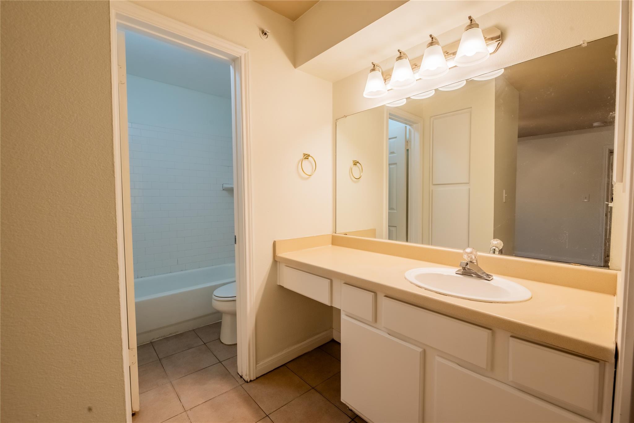 501 W 26th St # 106, Austin, TX 78705