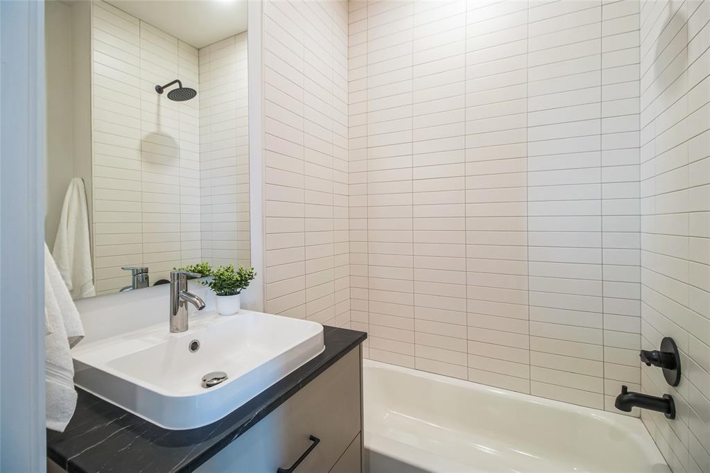 700 Denson Dr # 1104, Austin, TX 78752