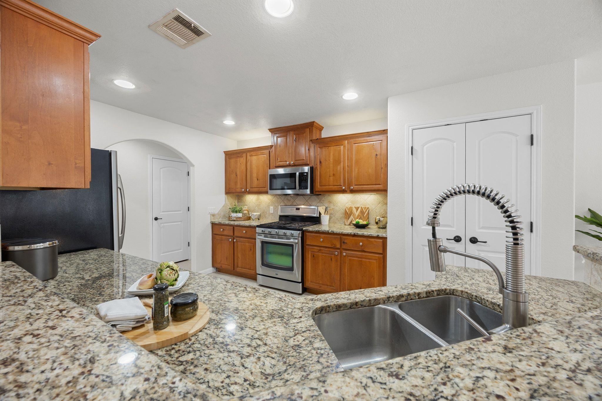 4203 Hillside Dr, Lago Vista, TX 78645