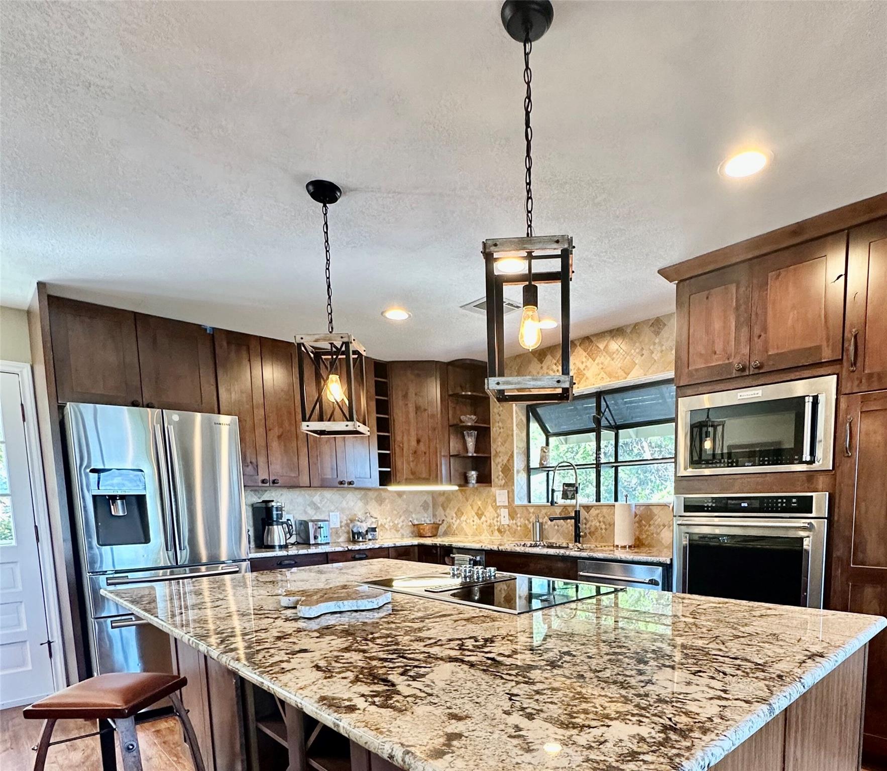 20815 Colorado Dr W, Spicewood, TX 78669