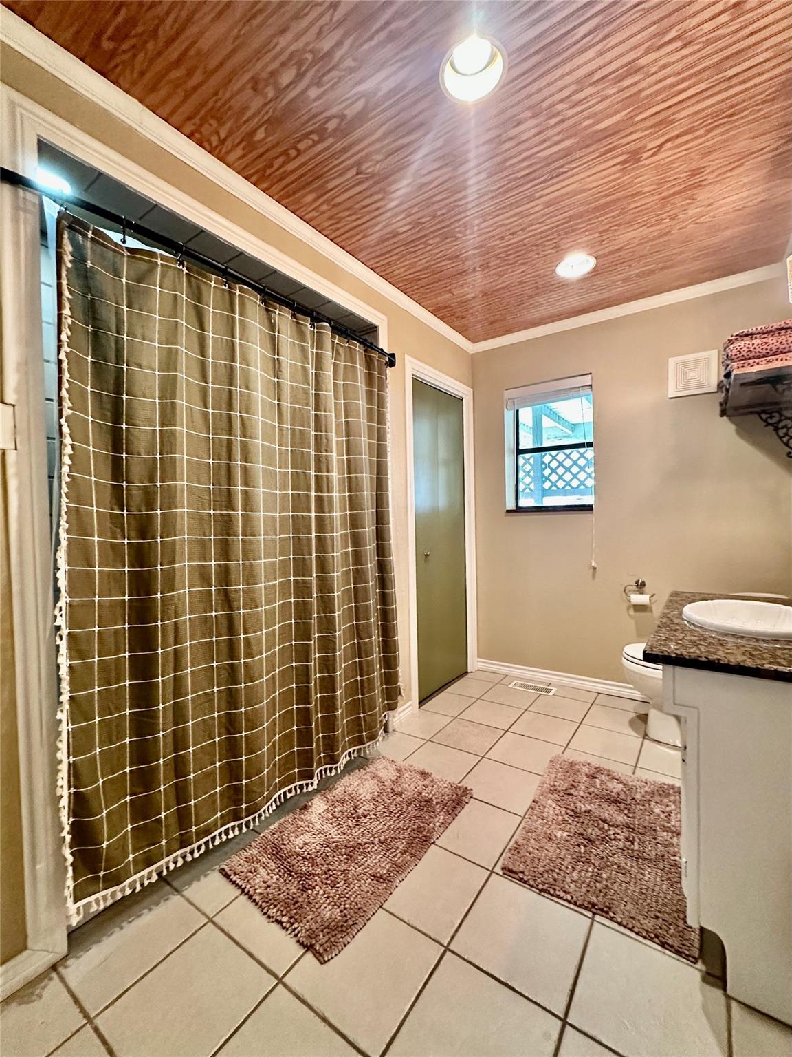 20815 Colorado Dr W, Spicewood, TX 78669