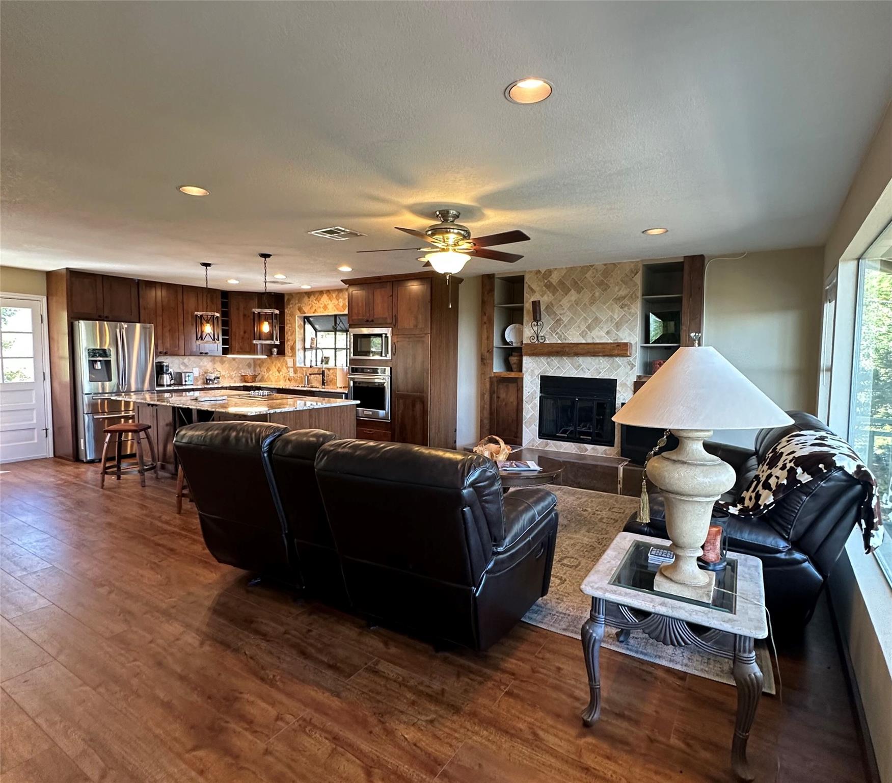 20815 Colorado Dr W, Spicewood, TX 78669