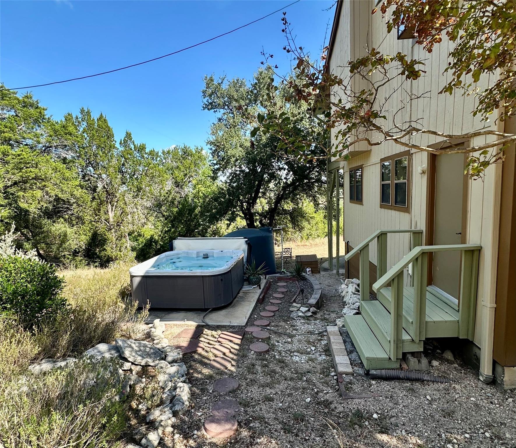 20815 Colorado Dr W, Spicewood, TX 78669