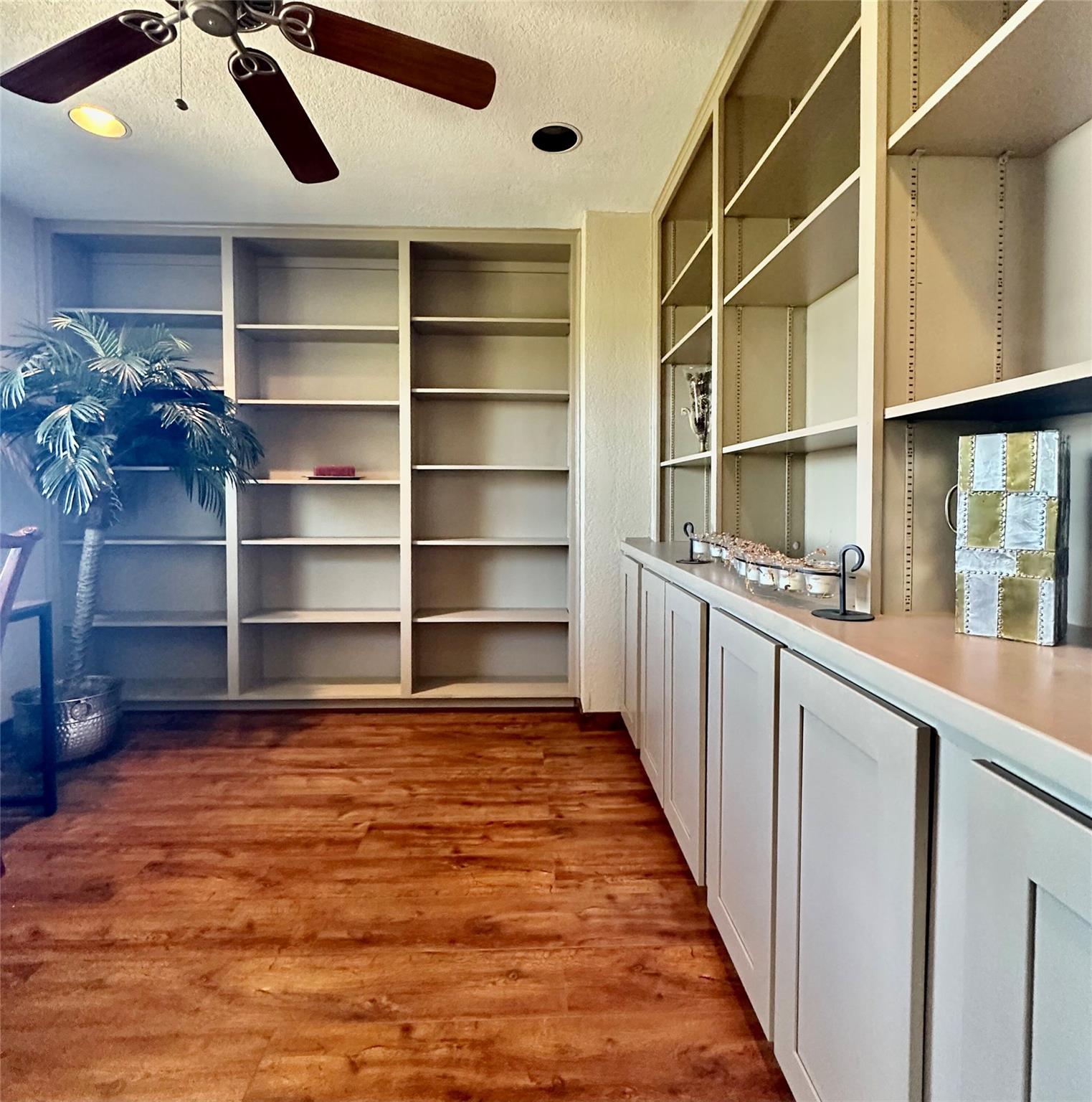 20815 Colorado Dr W, Spicewood, TX 78669