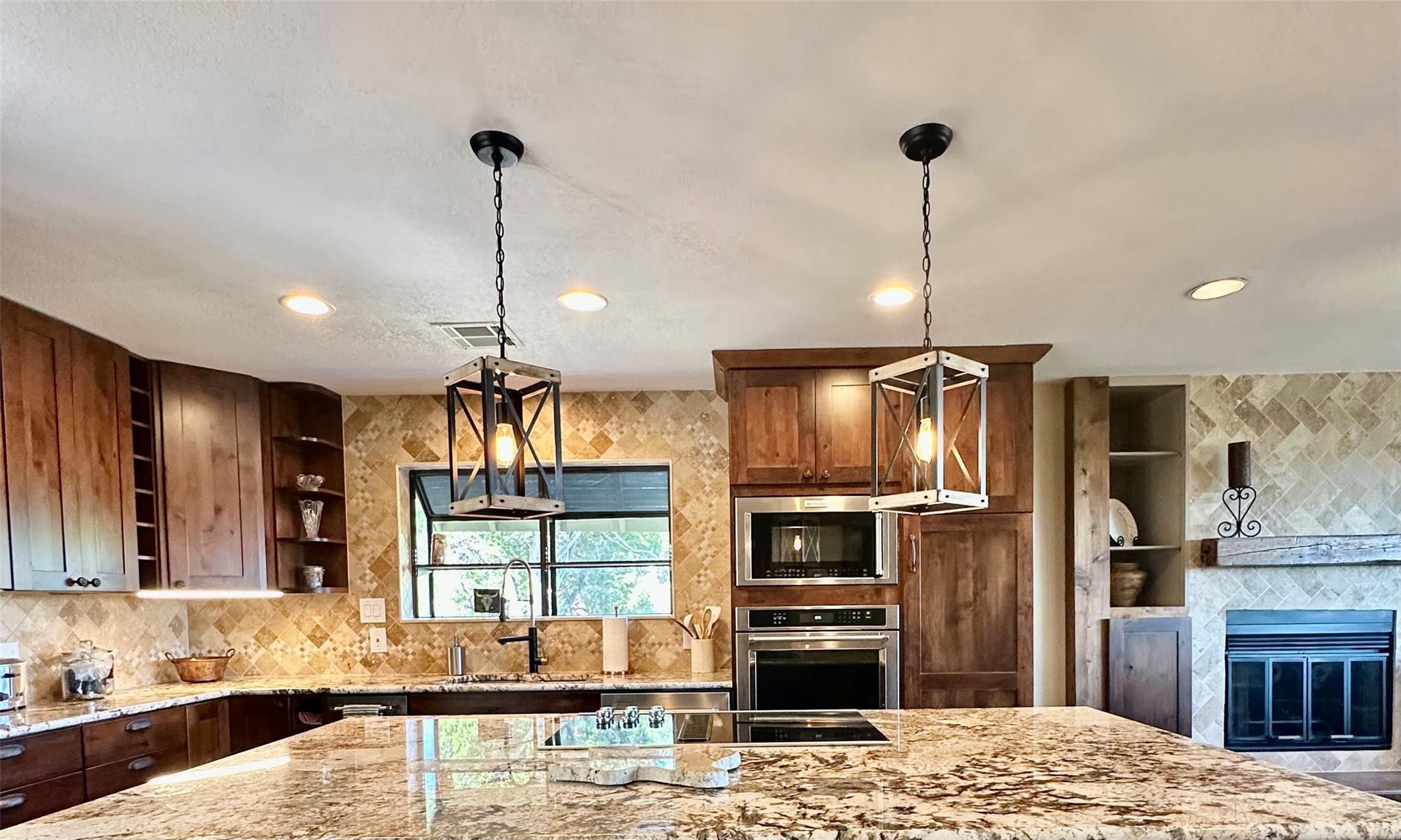 20815 Colorado Dr W, Spicewood, TX 78669