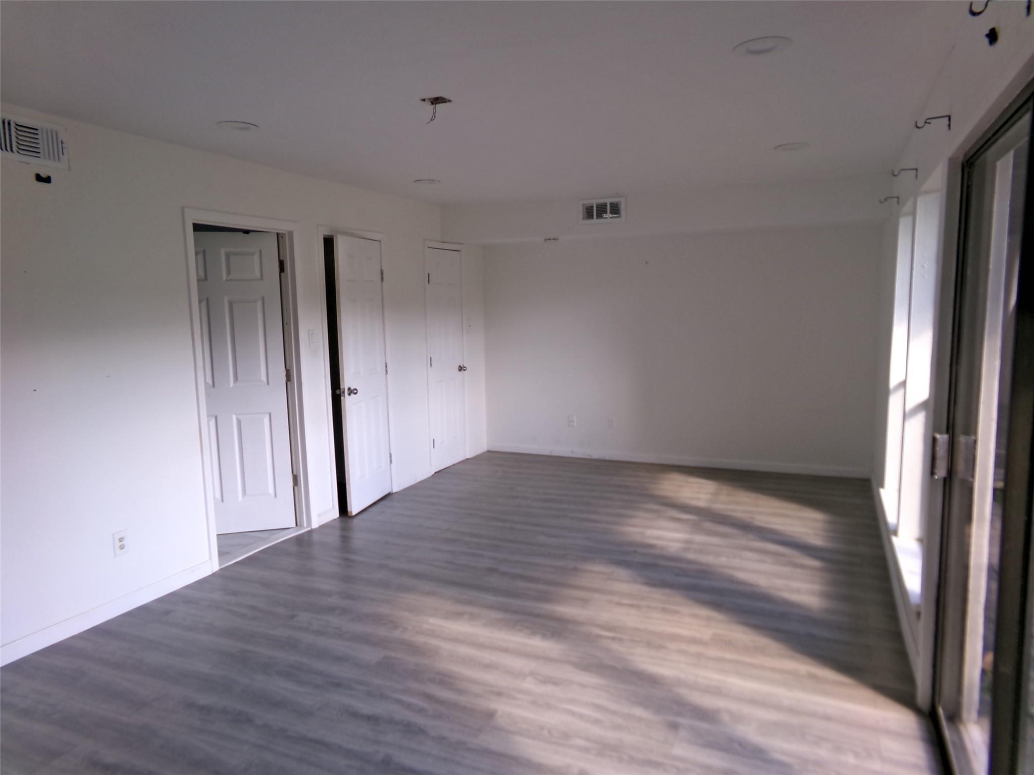 20707 Greenpark Dr, Lago Vista, TX 78645