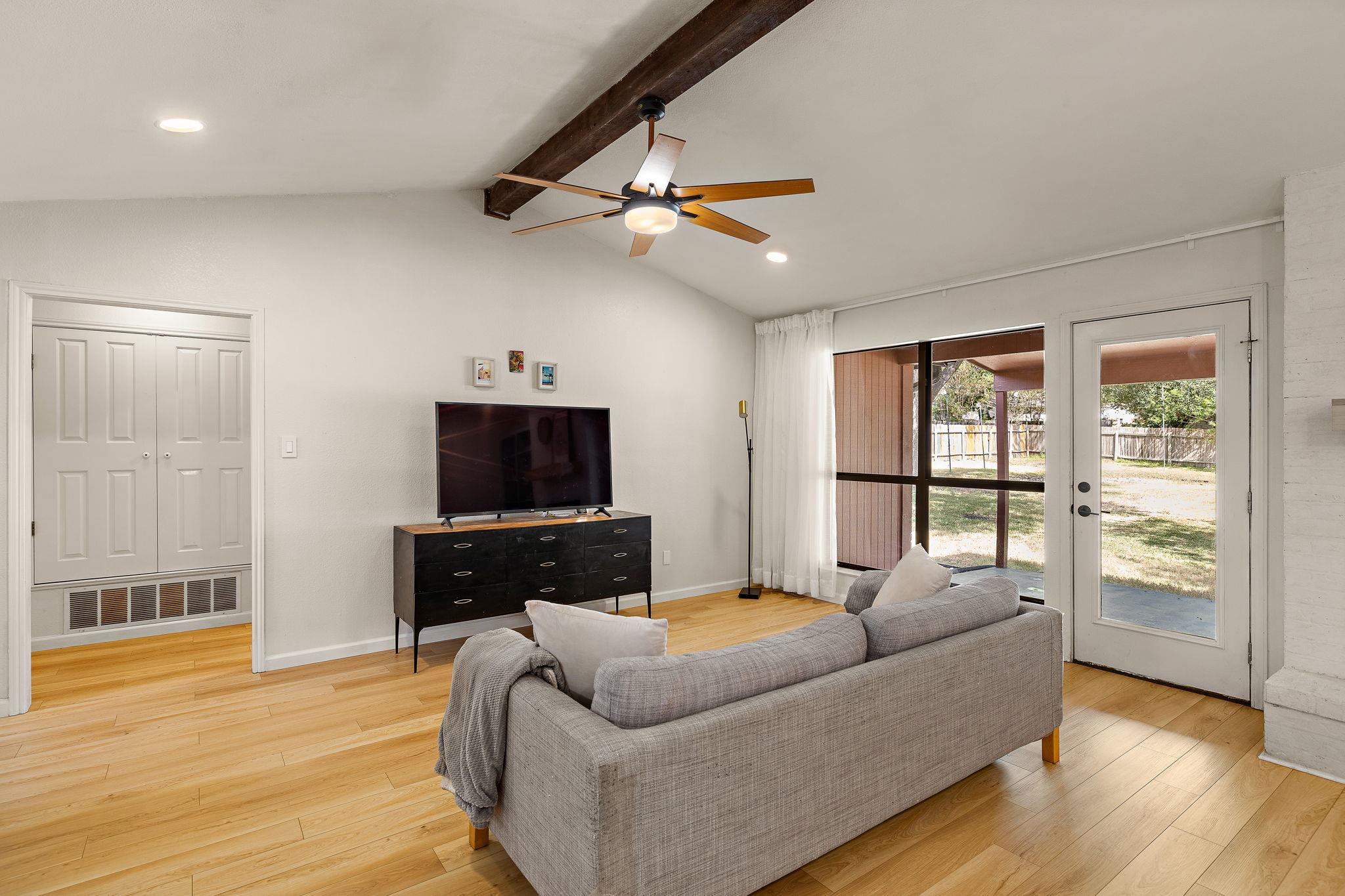 2202 Carolyn Dr, Taylor, TX 76574