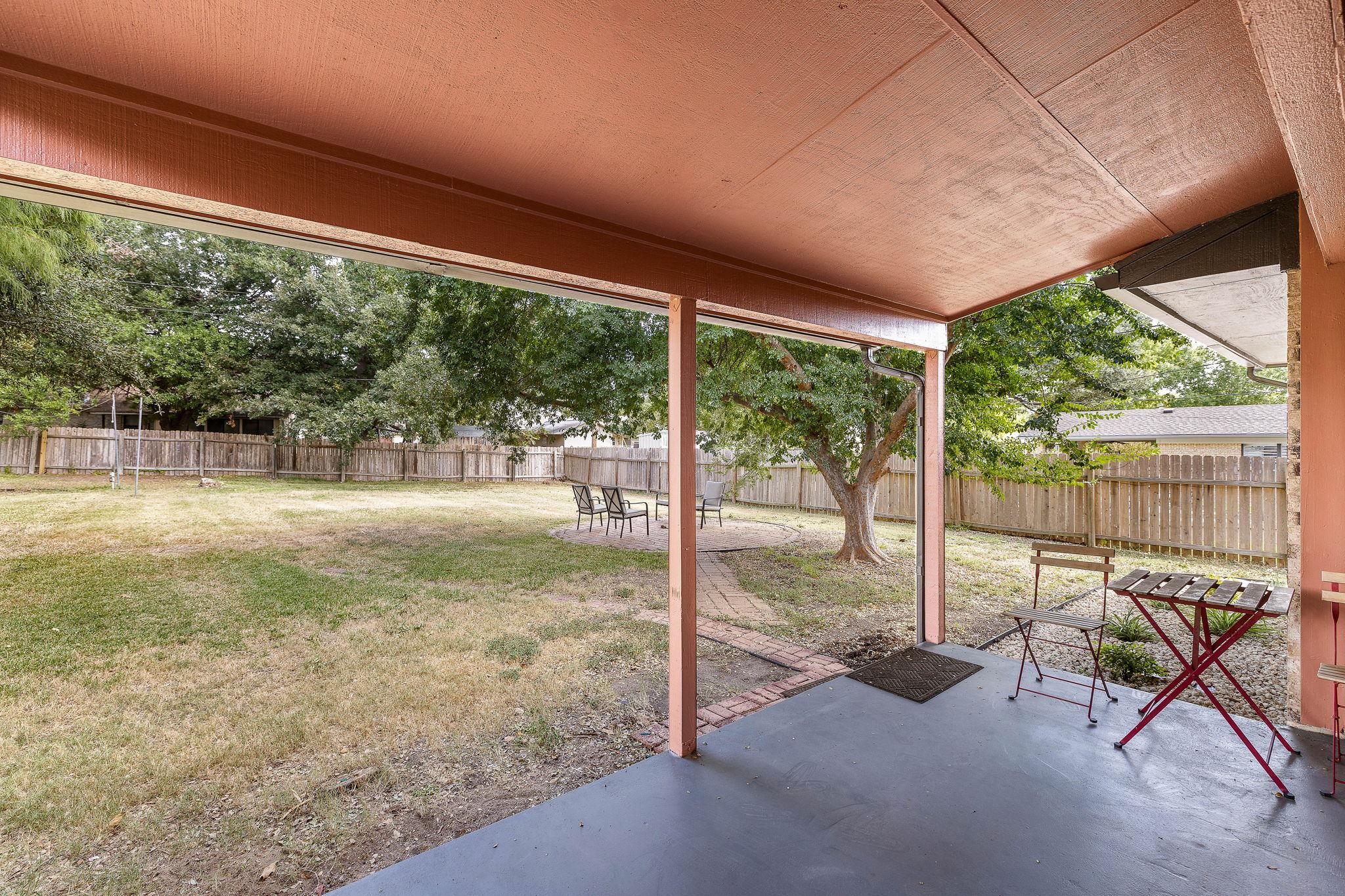 2202 Carolyn Dr, Taylor, TX 76574