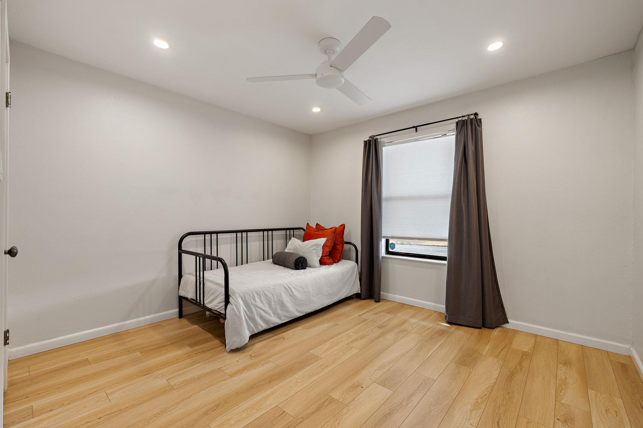 2202 Carolyn Dr, Taylor, TX 76574