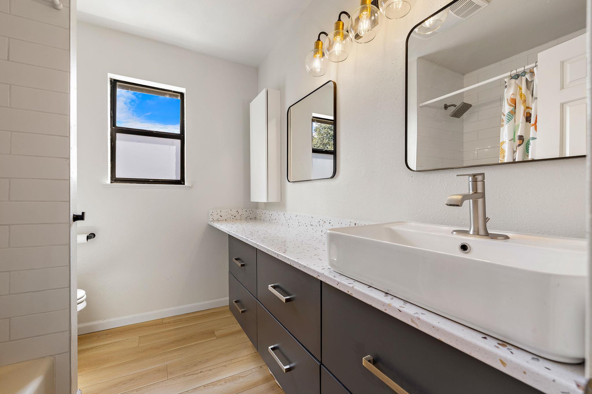 2202 Carolyn Dr, Taylor, TX 76574