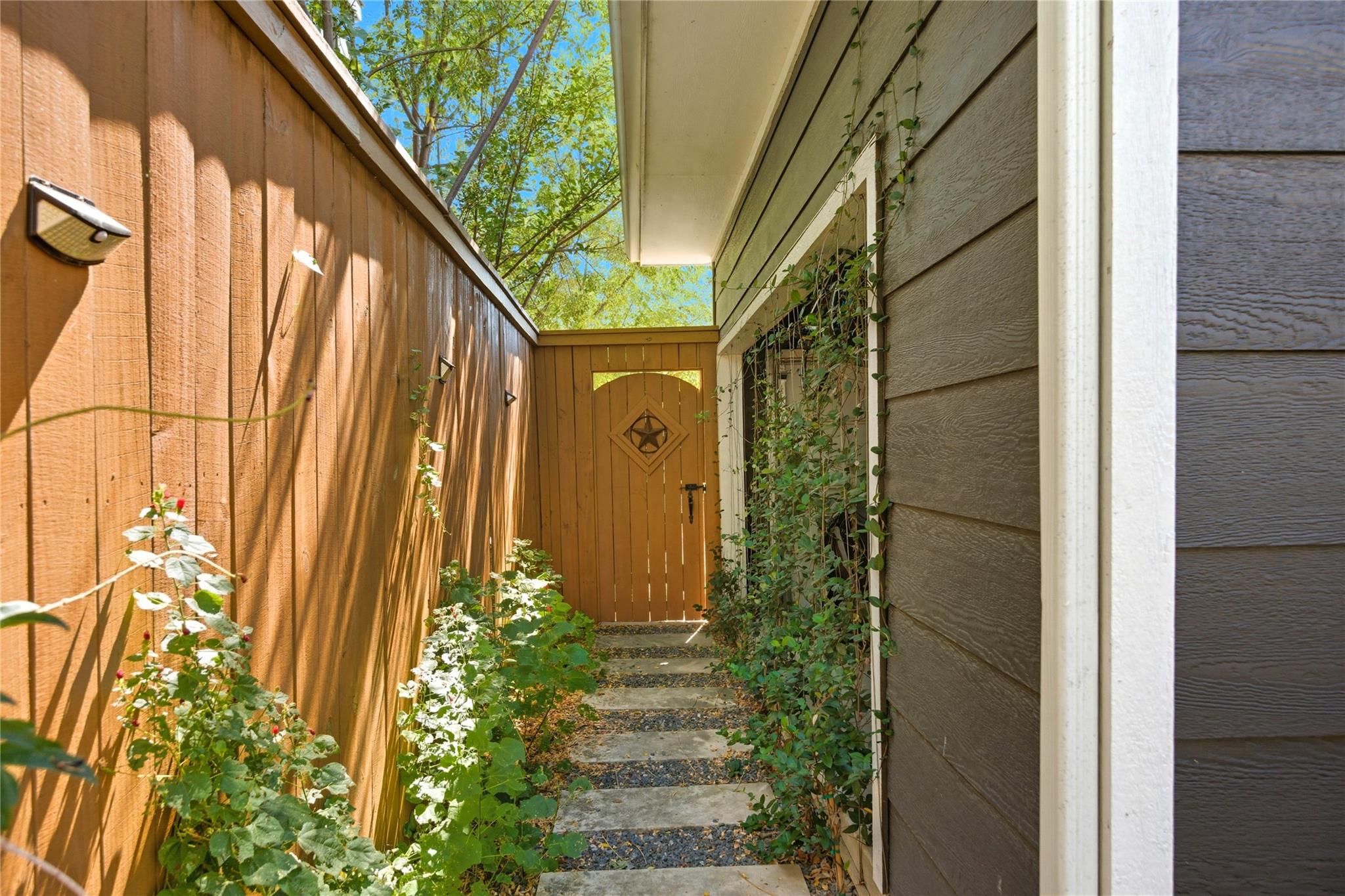 2007 Sl Davis Ave # B, Austin, TX 78702