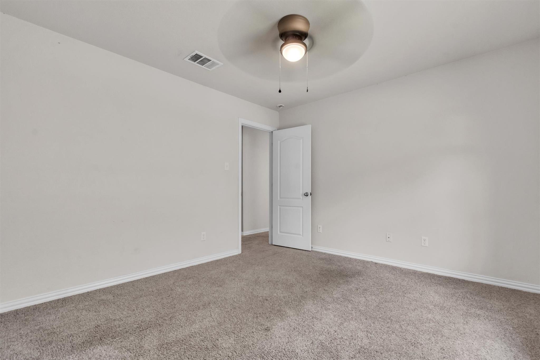 204 Chickadee Ln, Leander, TX 78641