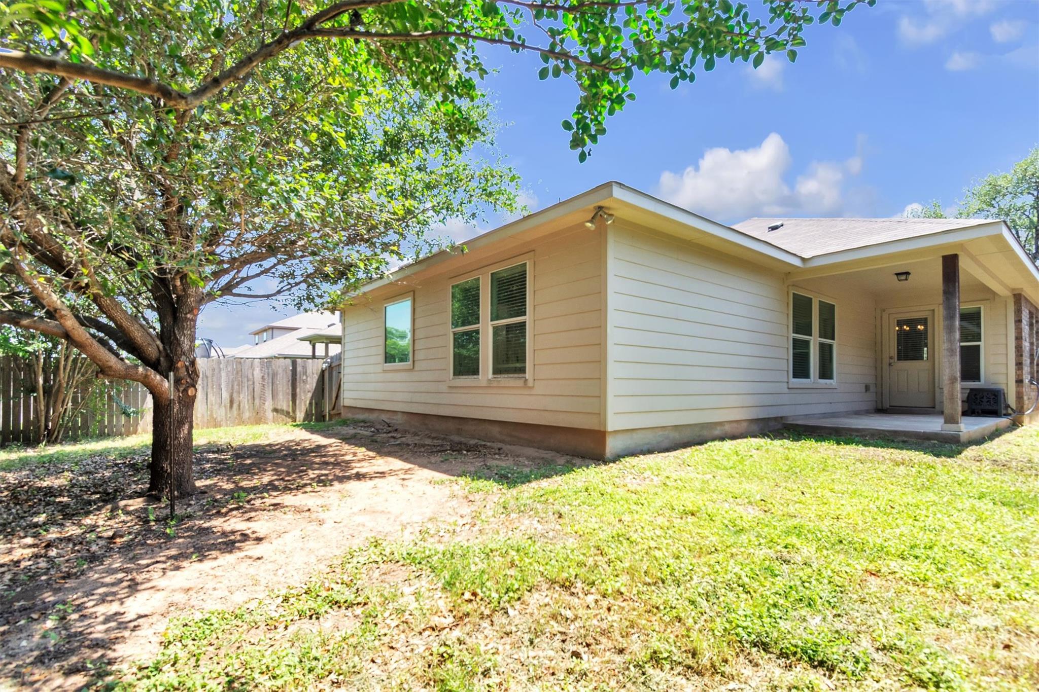 204 Chickadee Ln, Leander, TX 78641