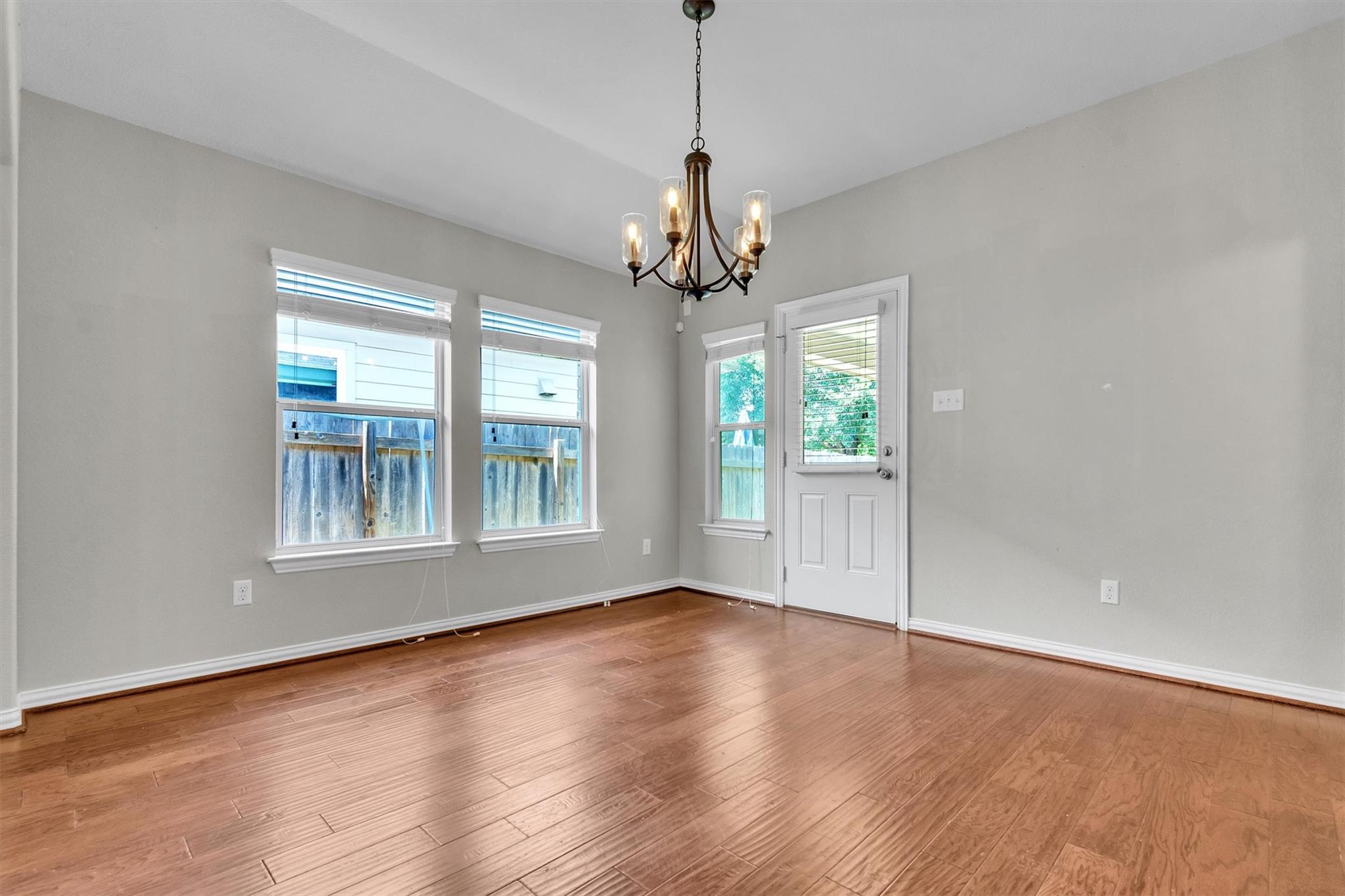 204 Chickadee Ln, Leander, TX 78641