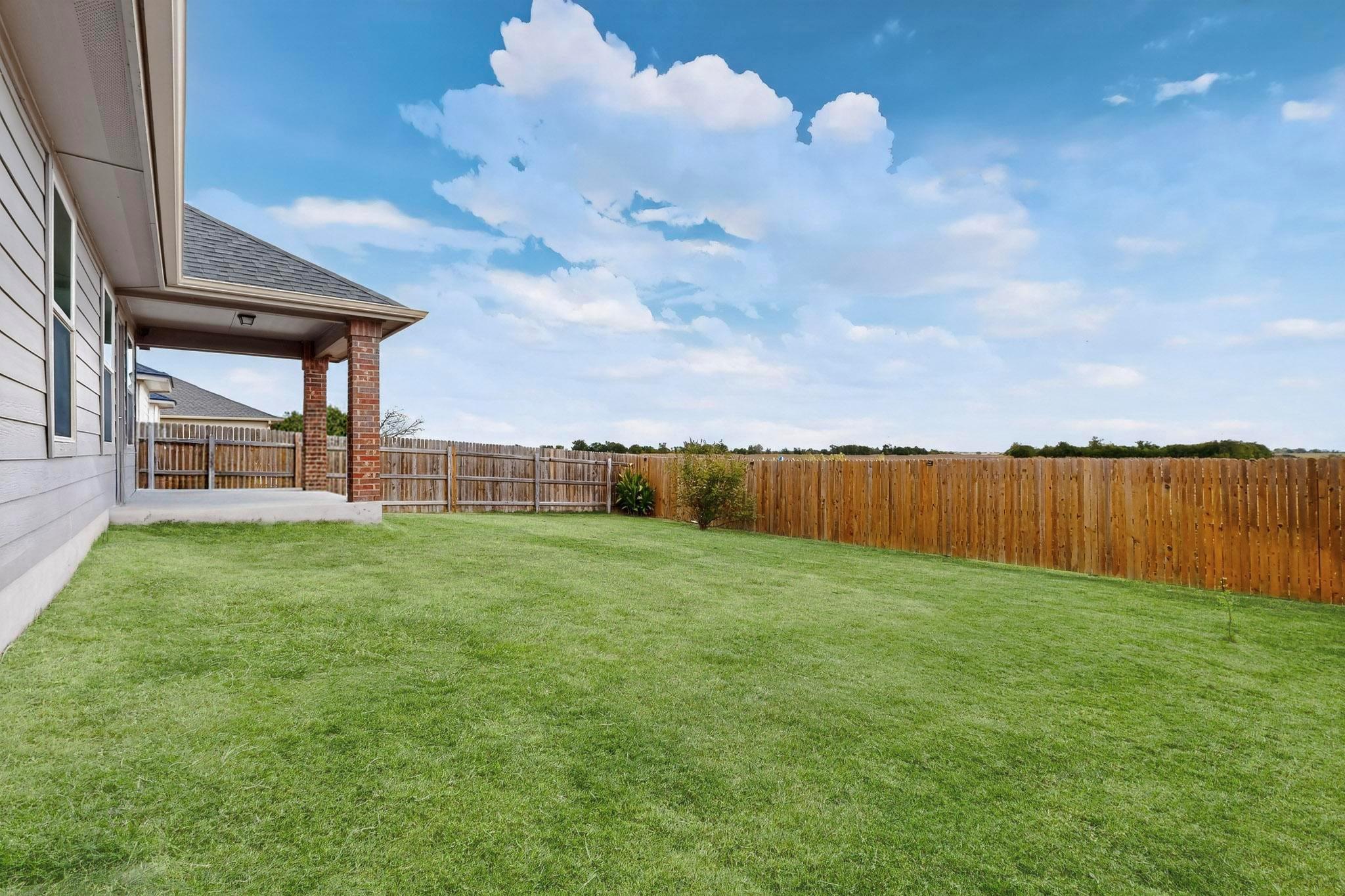 201 Nathaniel Dr, Taylor, TX 76574