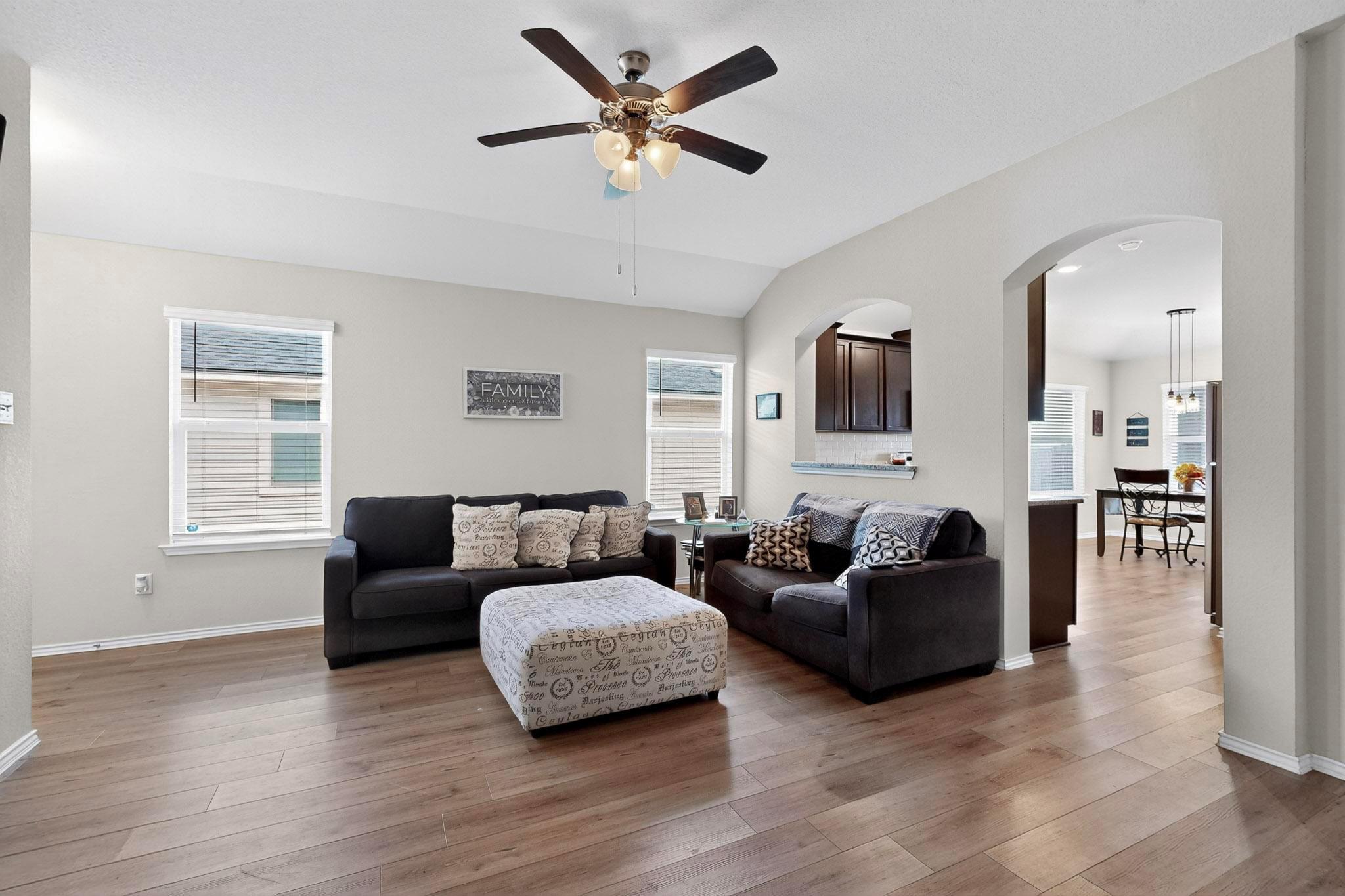 201 Nathaniel Dr, Taylor, TX 76574