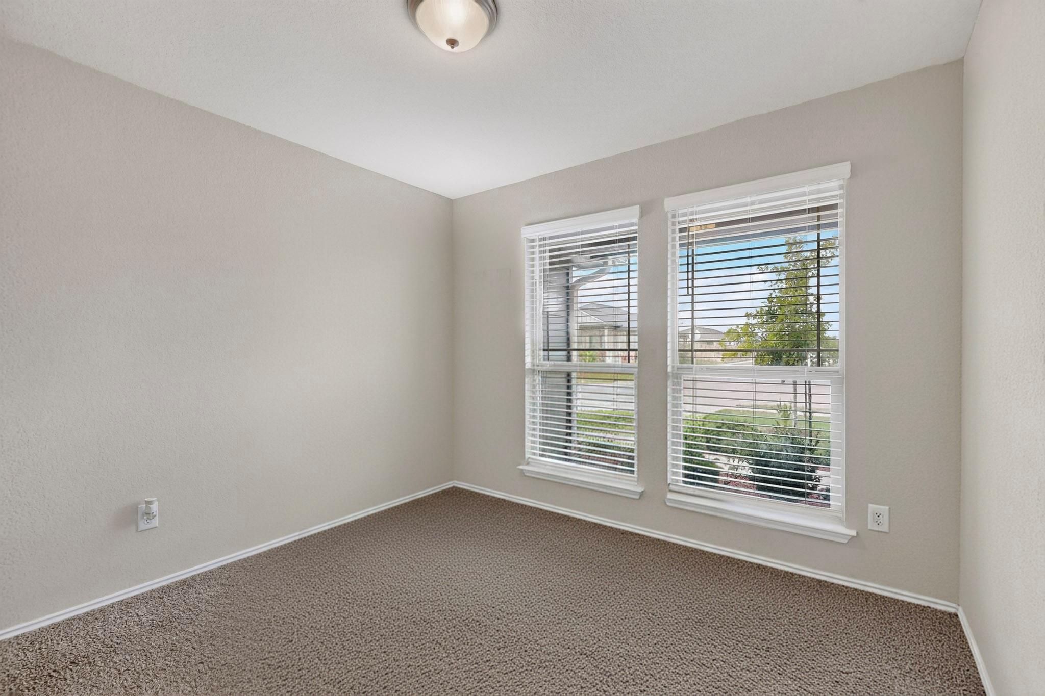 201 Nathaniel Dr, Taylor, TX 76574