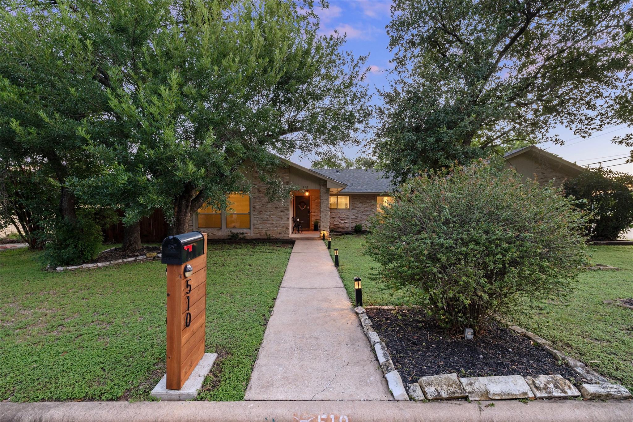 510 Heather Dr, Round Rock, TX 78664