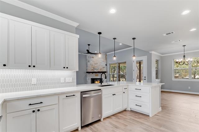 914 W Oak Ridge Dr, Marble Falls, TX 78654