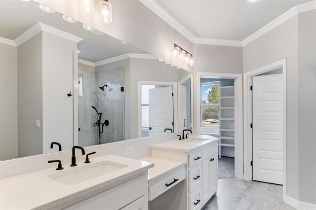 914 W Oak Ridge Dr, Marble Falls, TX 78654