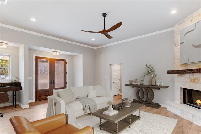 914 W Oak Ridge Dr, Marble Falls, TX 78654