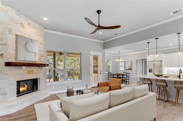 914 W Oak Ridge Dr, Marble Falls, TX 78654