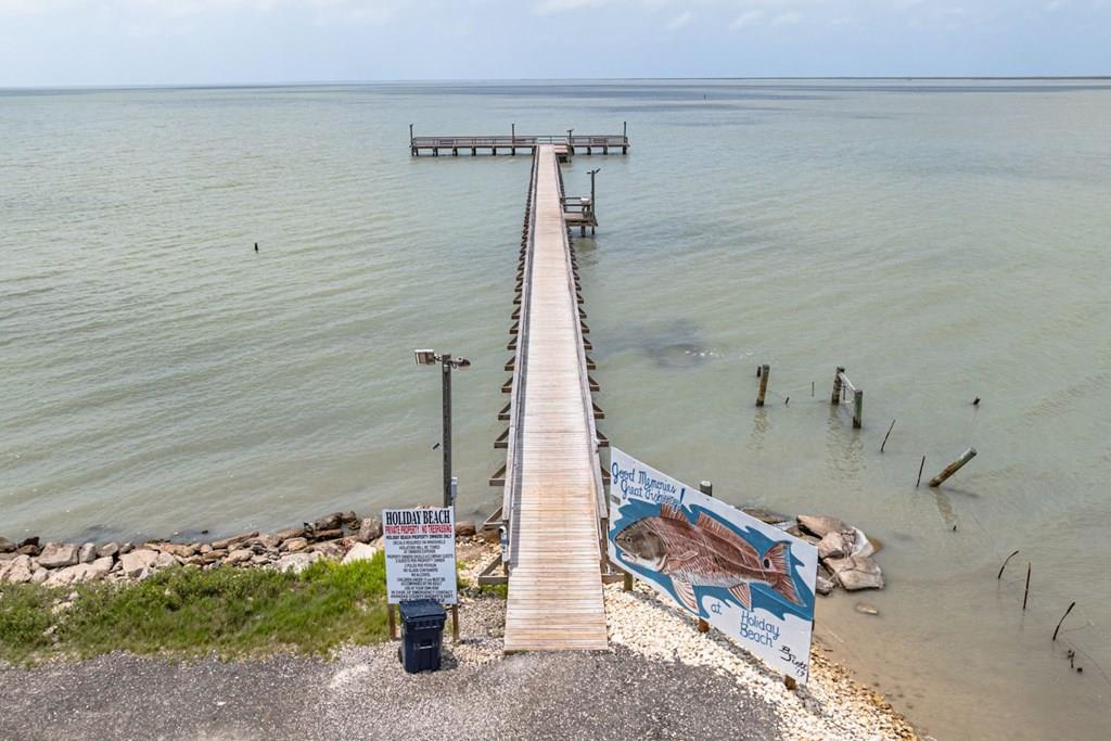 511 Water Oak Ln, Rockport, TX 78382